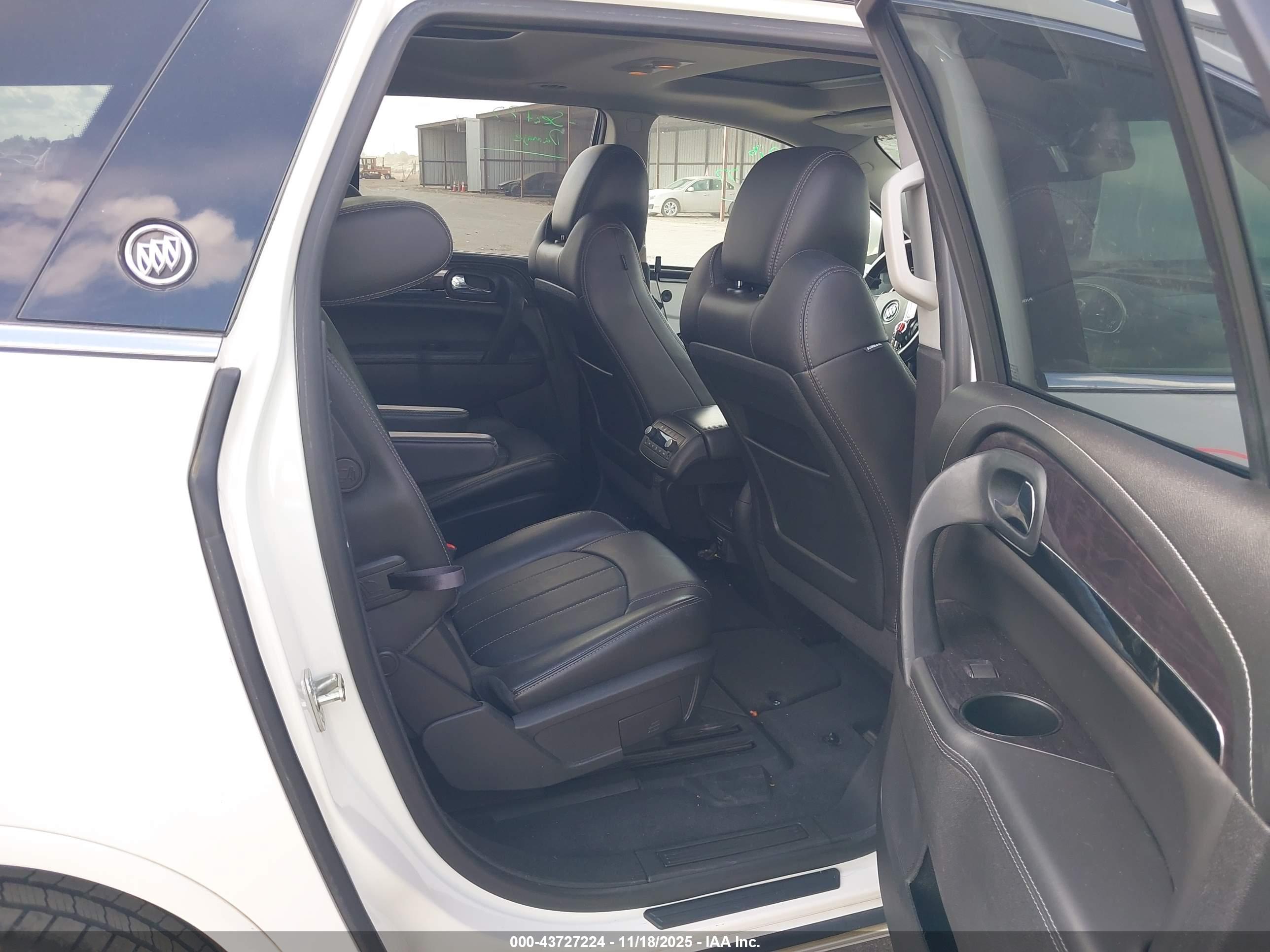 BUICK ENCLAVE image 8