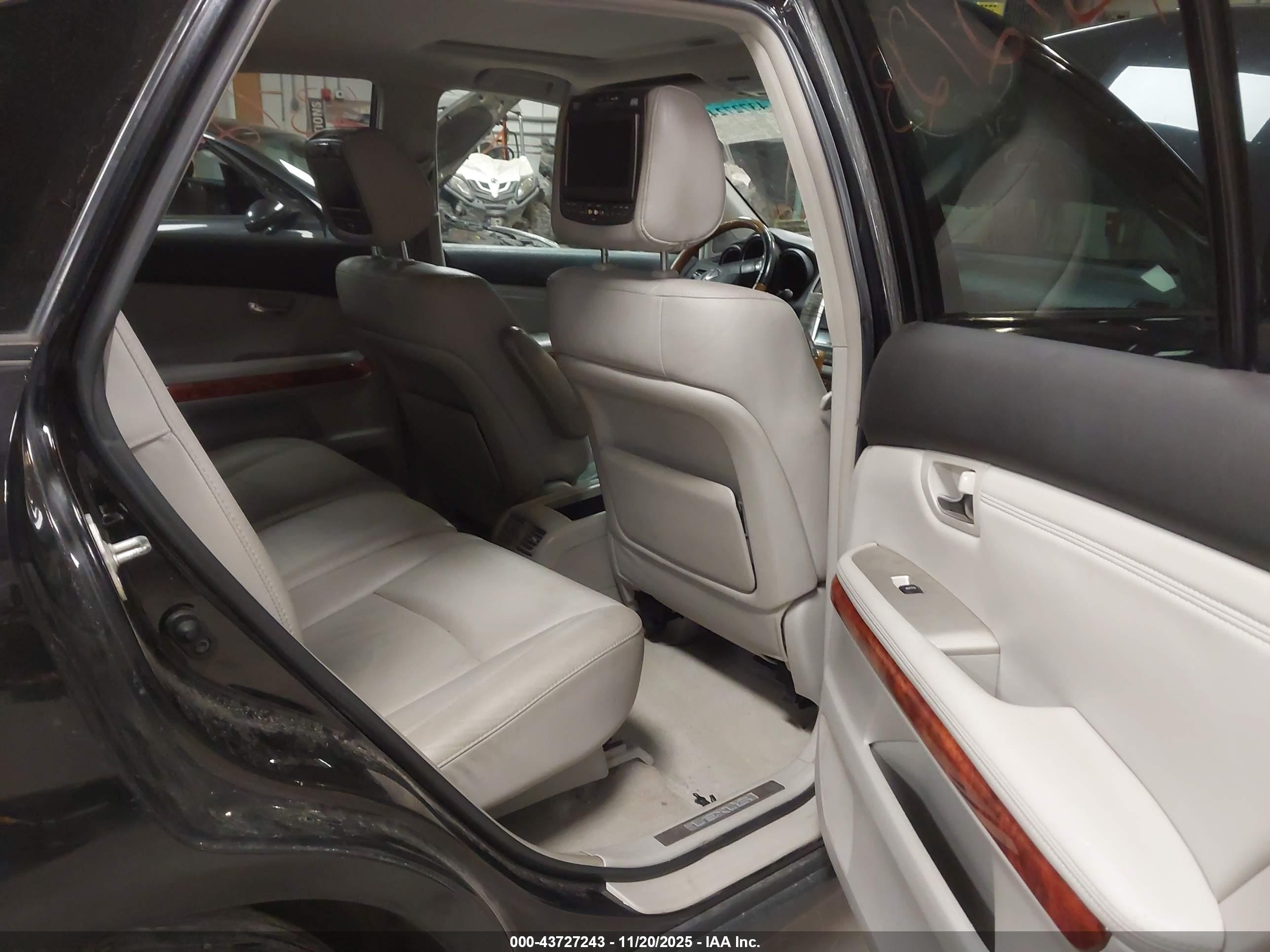 LEXUS RX image 8