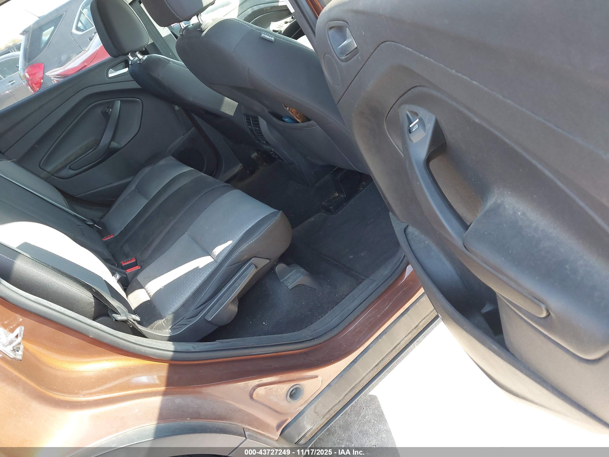 FORD ESCAPE image 8
