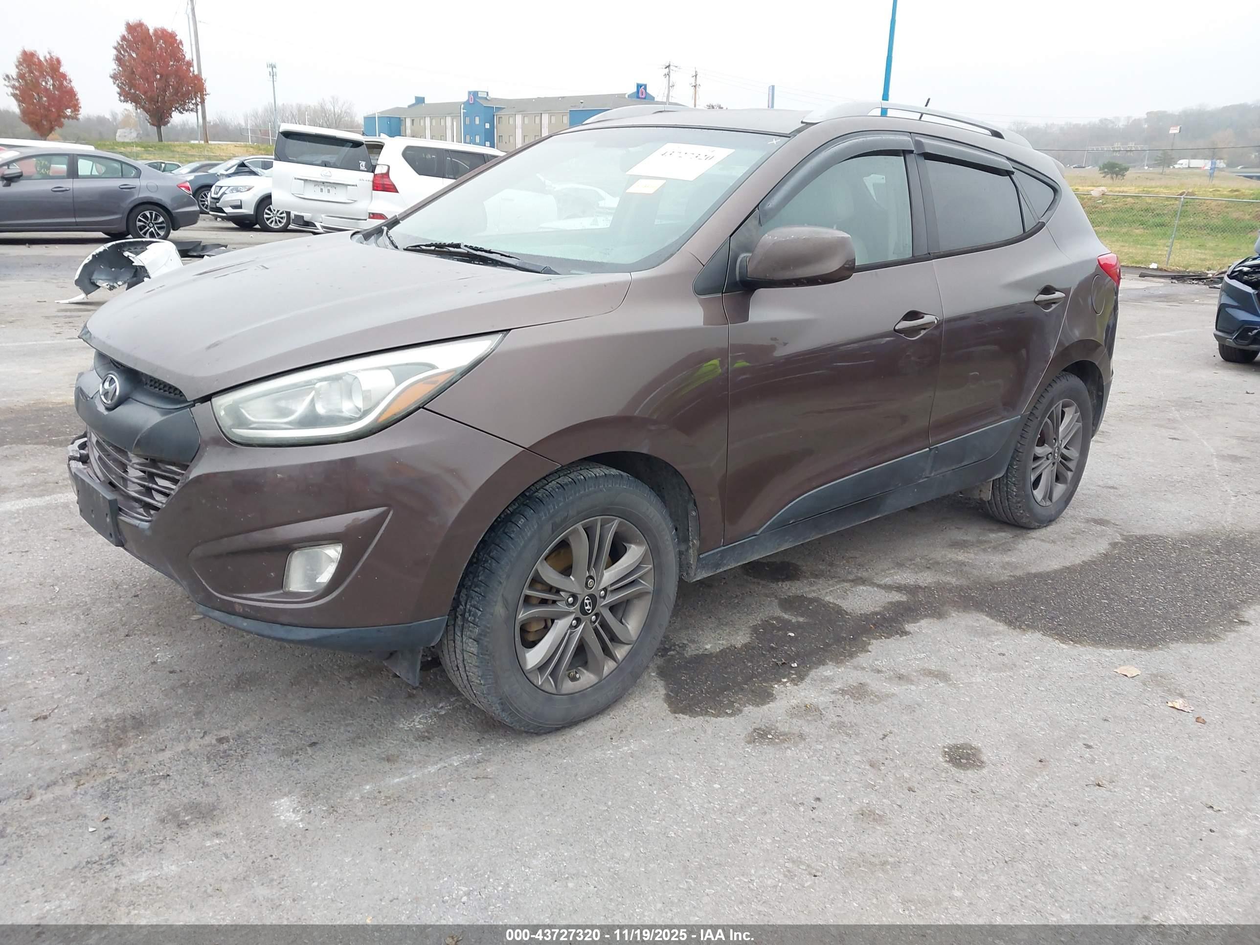 HYUNDAI TUCSON image 2