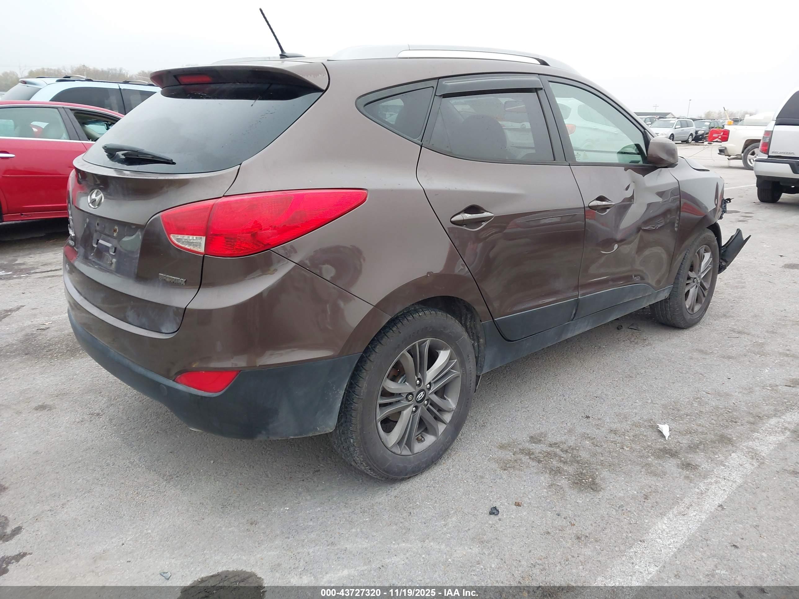 HYUNDAI TUCSON image 4