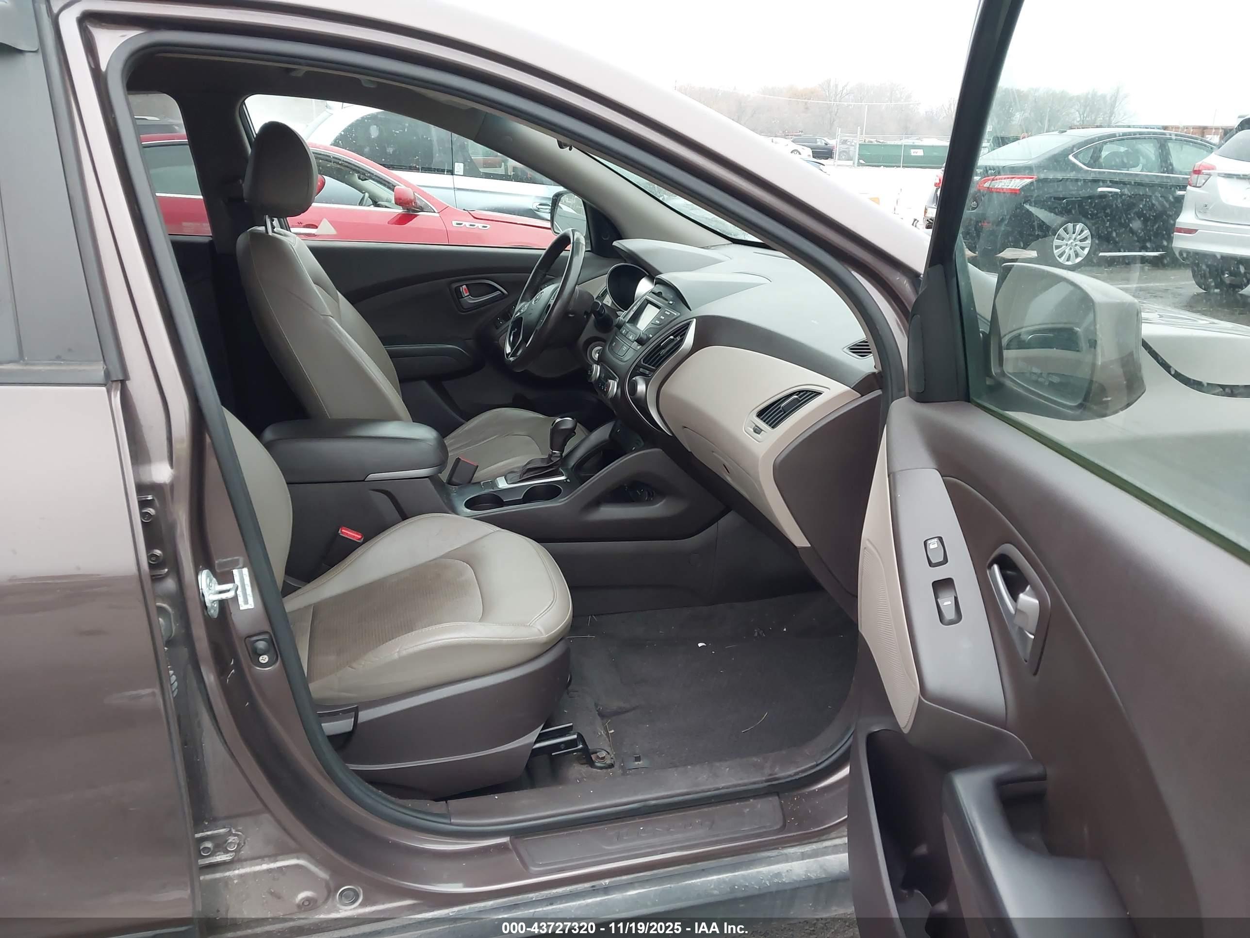 HYUNDAI TUCSON image 5