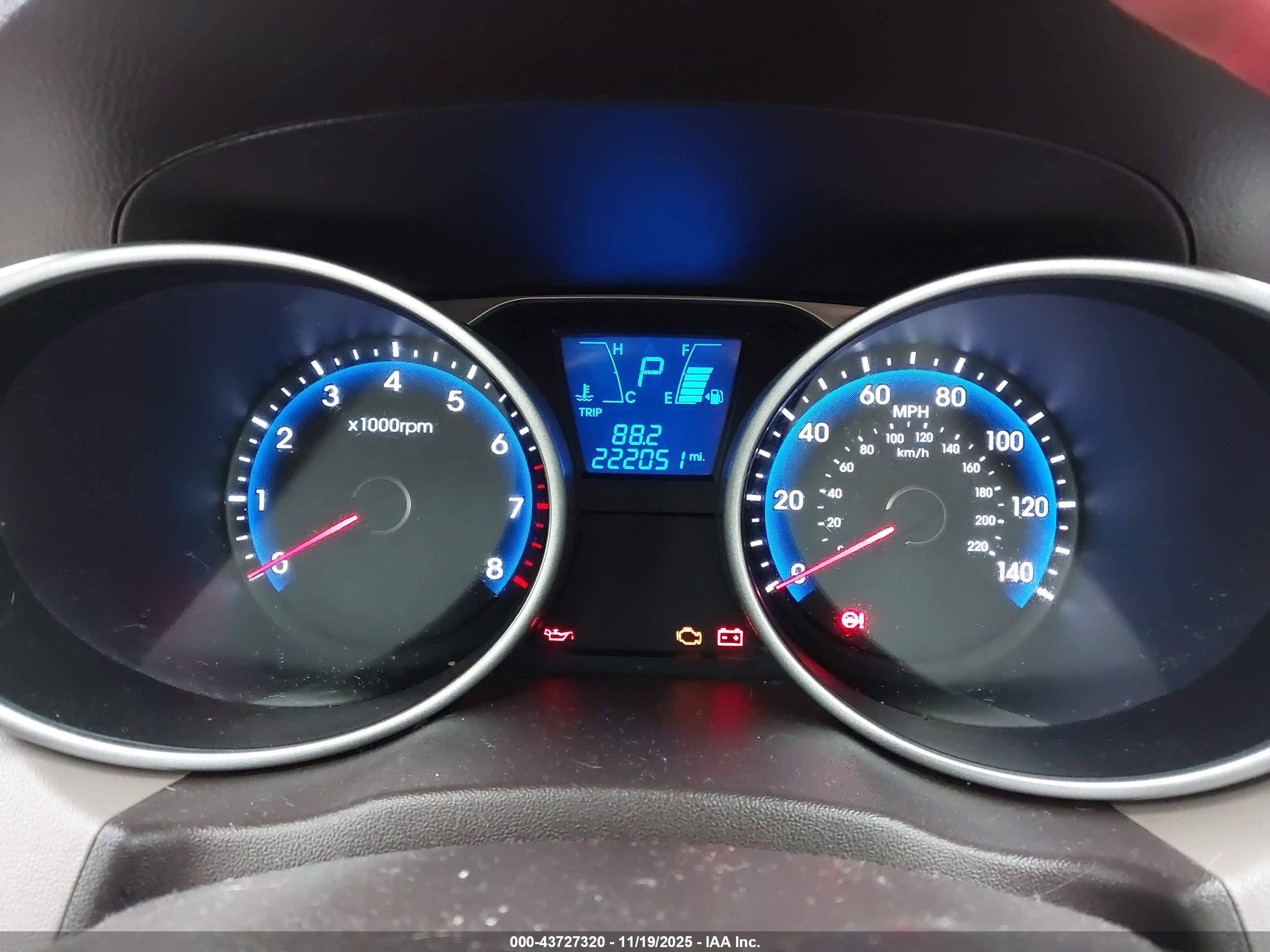 HYUNDAI TUCSON image 7