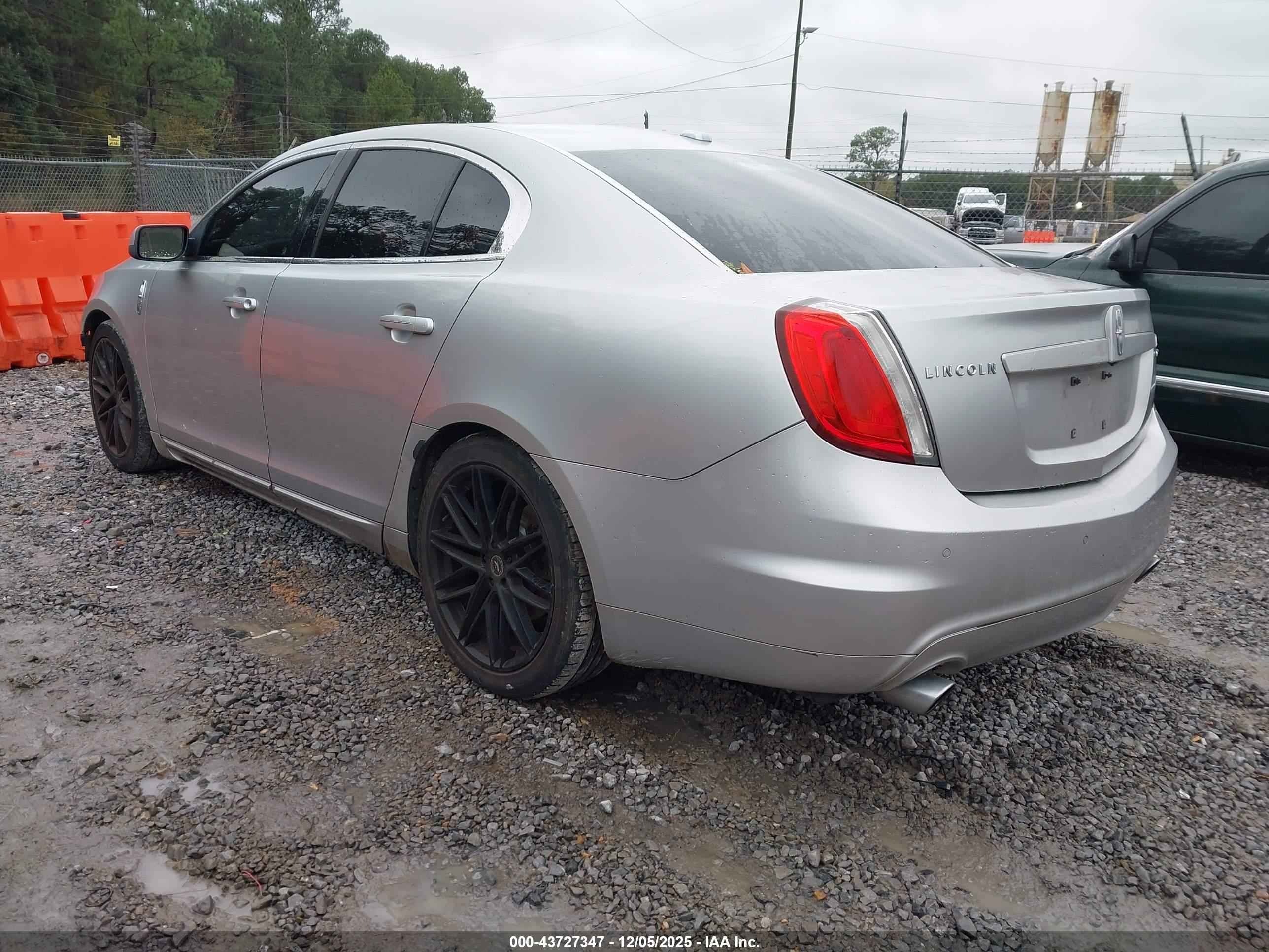 LINCOLN MKS image 3