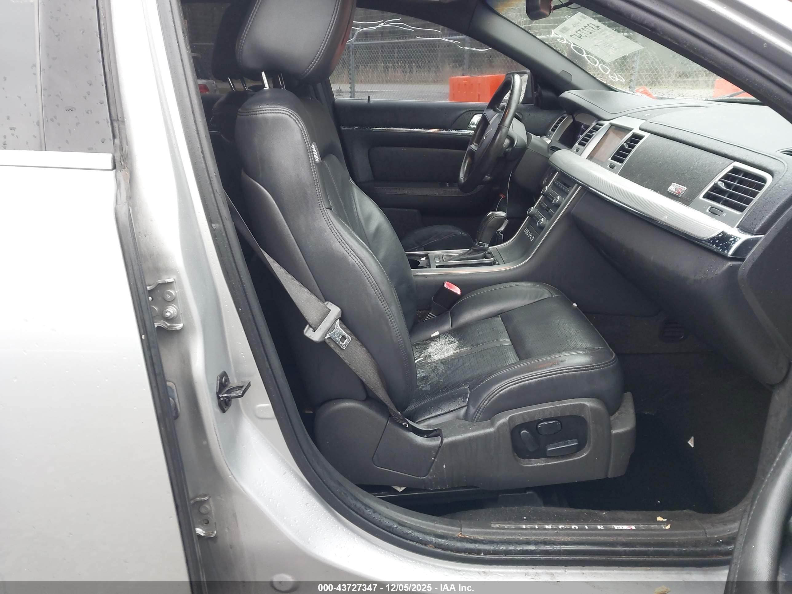 LINCOLN MKS image 5