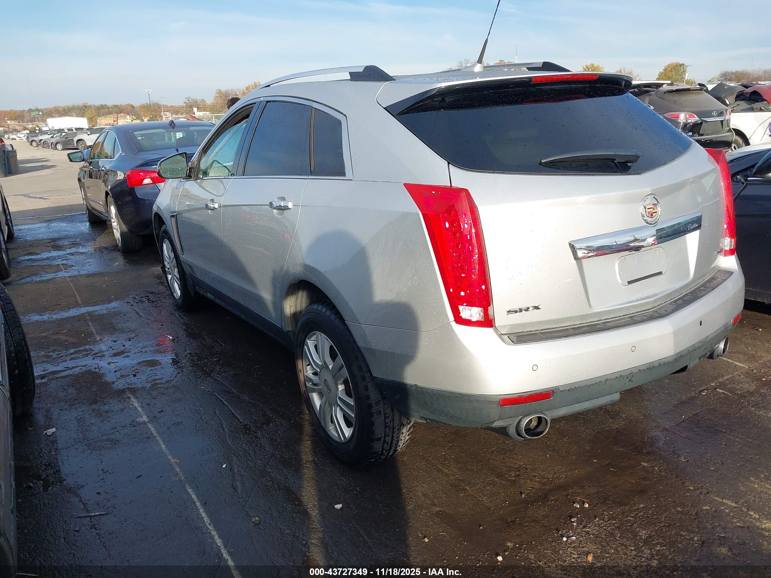 CADILLAC SRX image 3