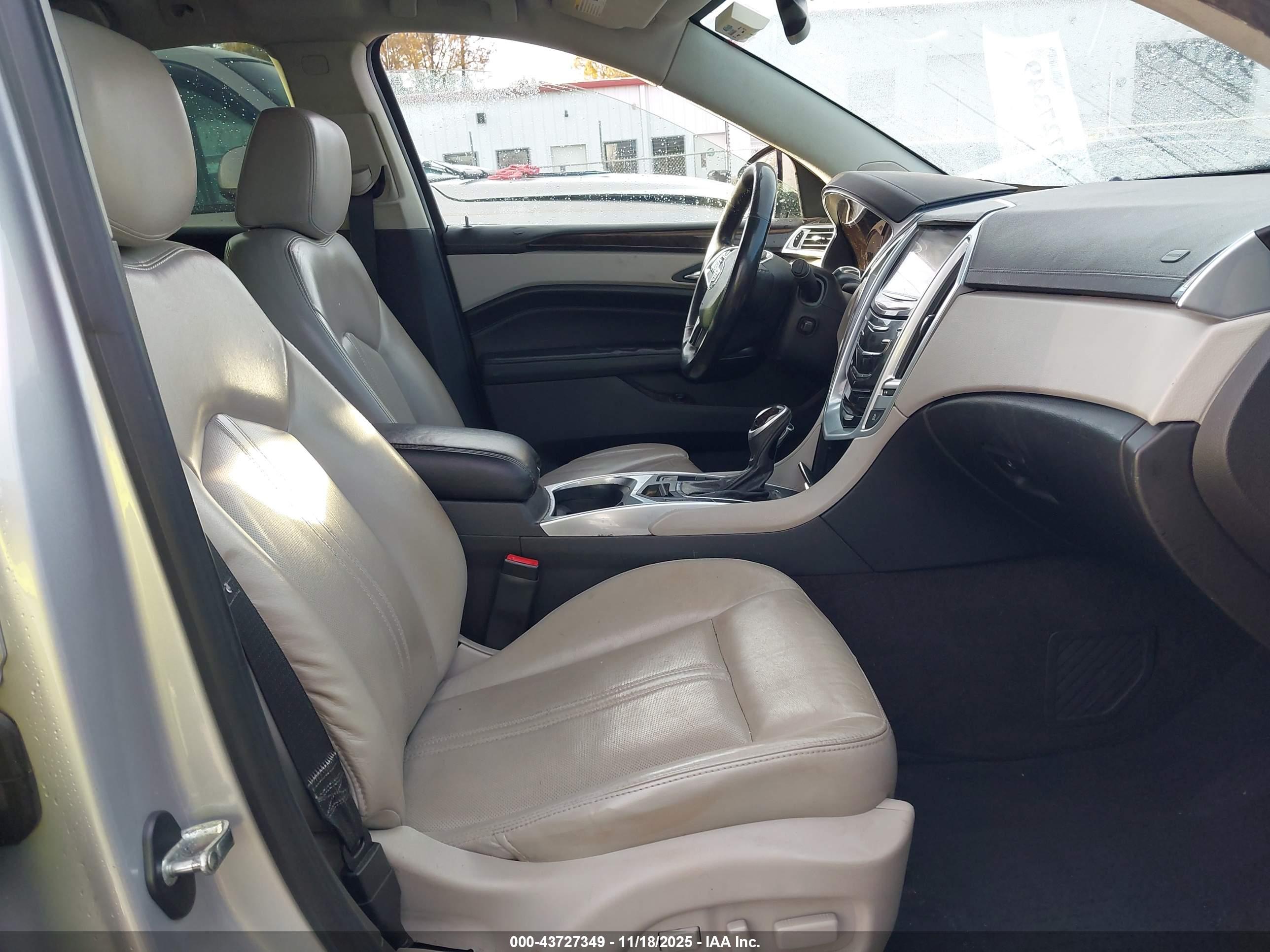 CADILLAC SRX image 5