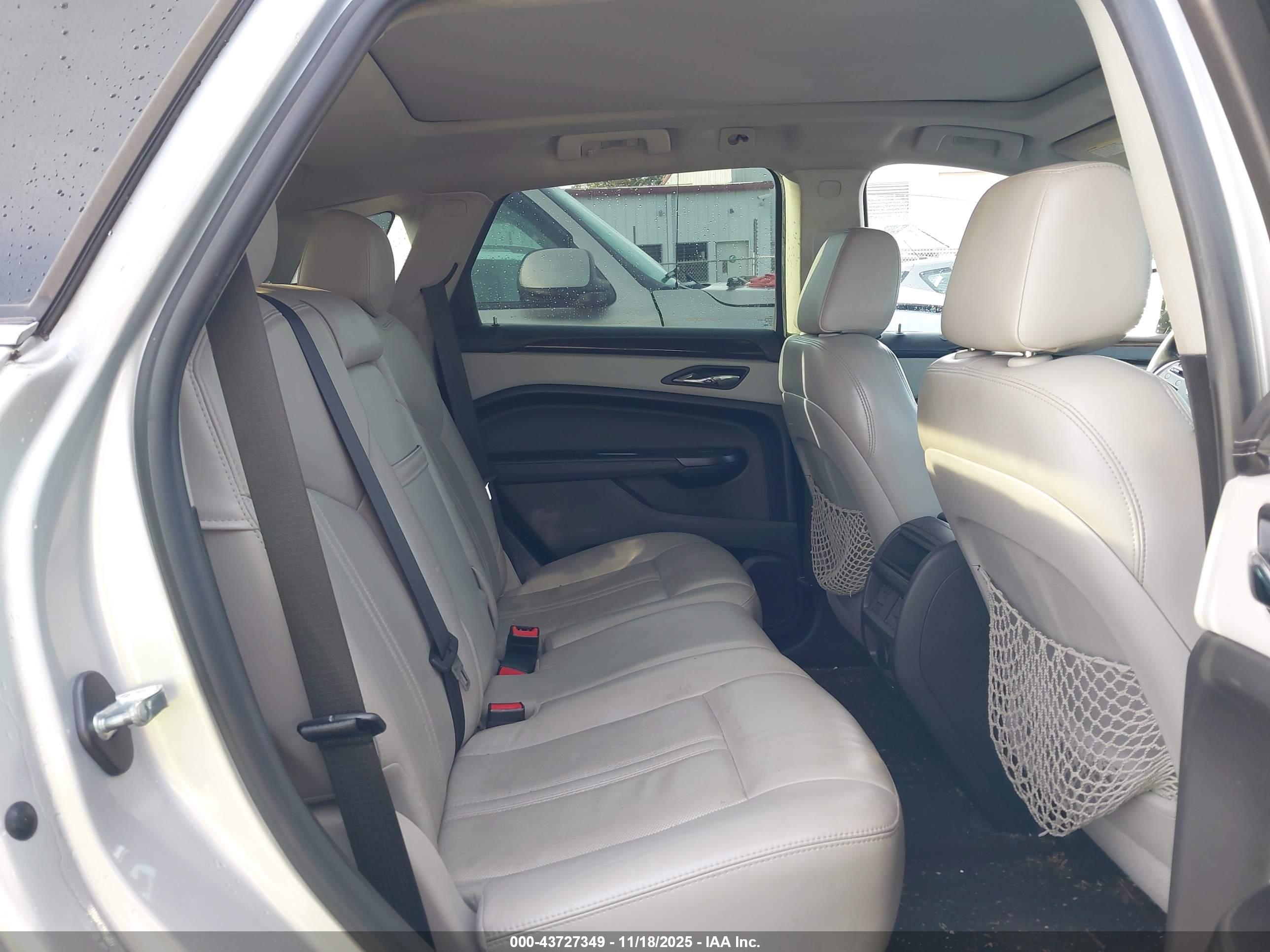 CADILLAC SRX image 8