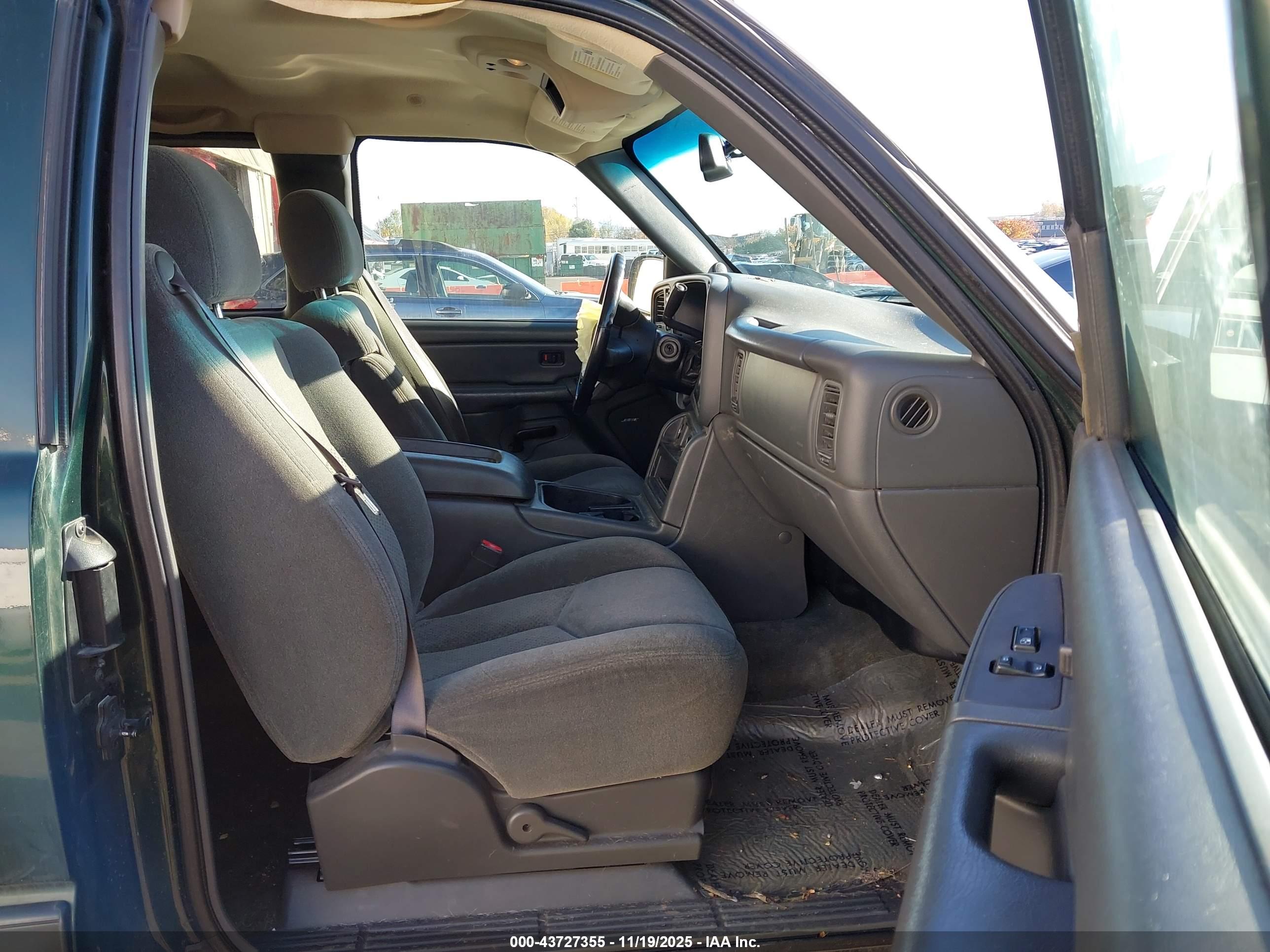 CHEVROLET SILVERADO image 5