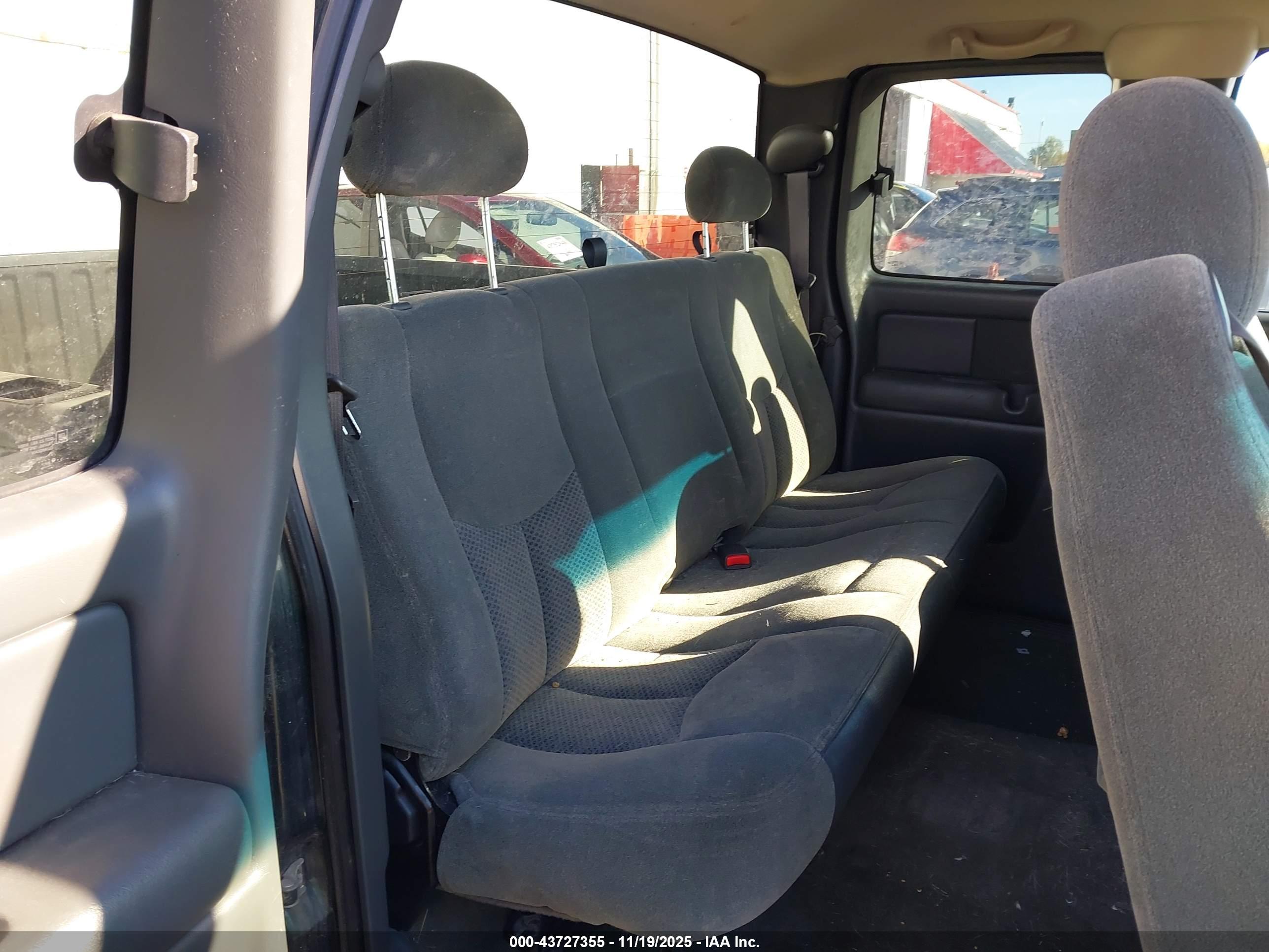 CHEVROLET SILVERADO image 8