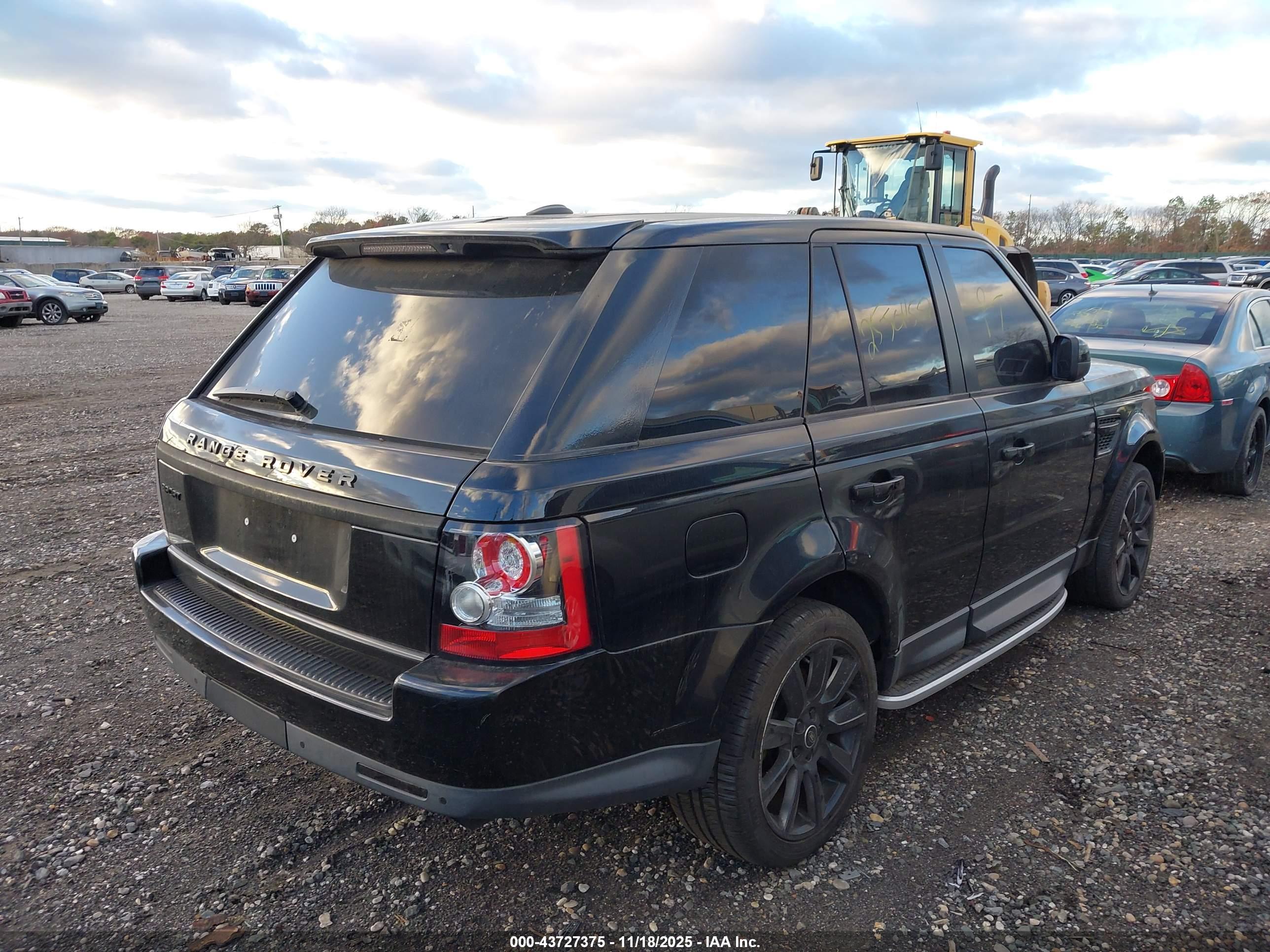 LAND ROVER image 4