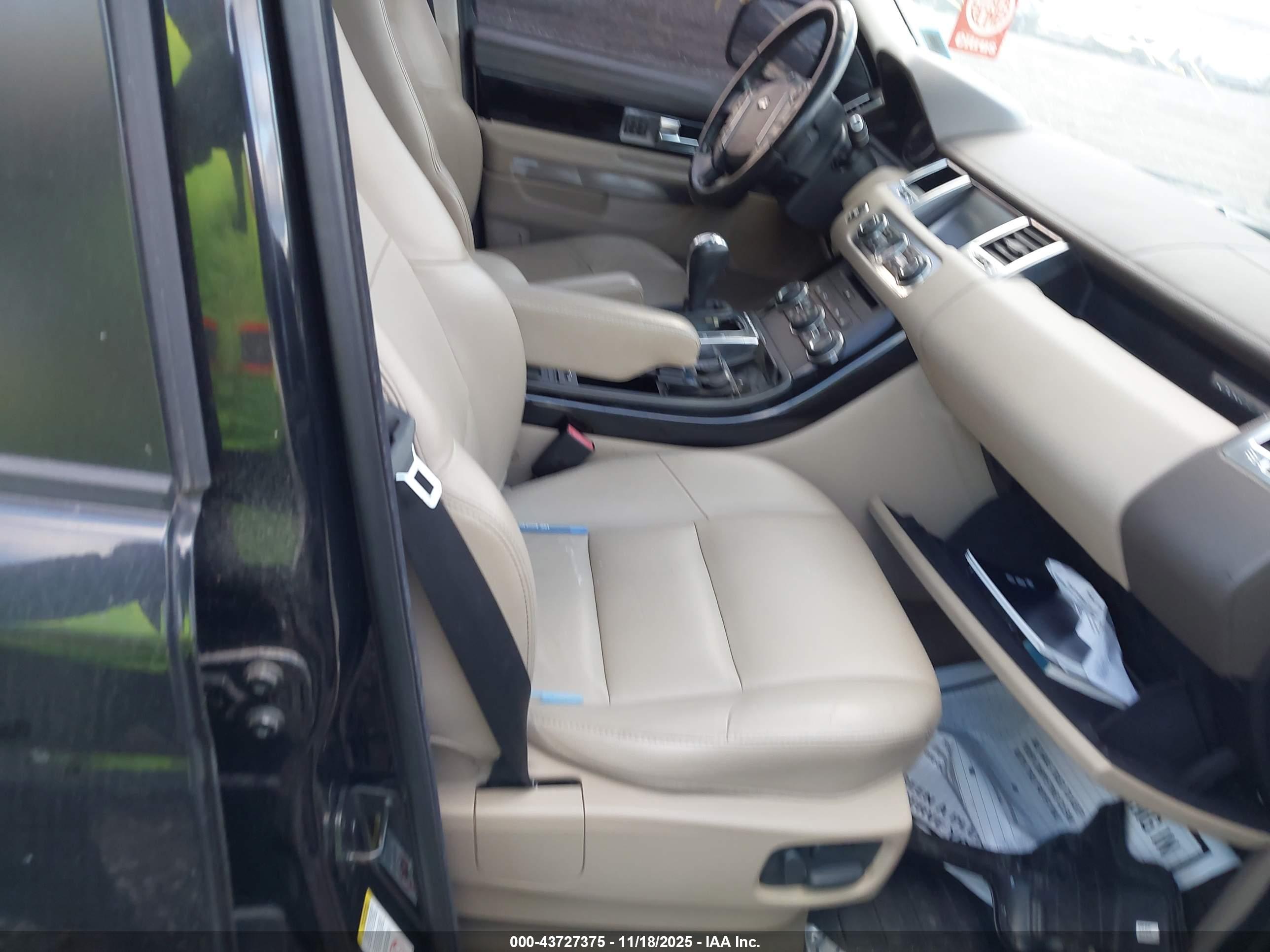 LAND ROVER image 5