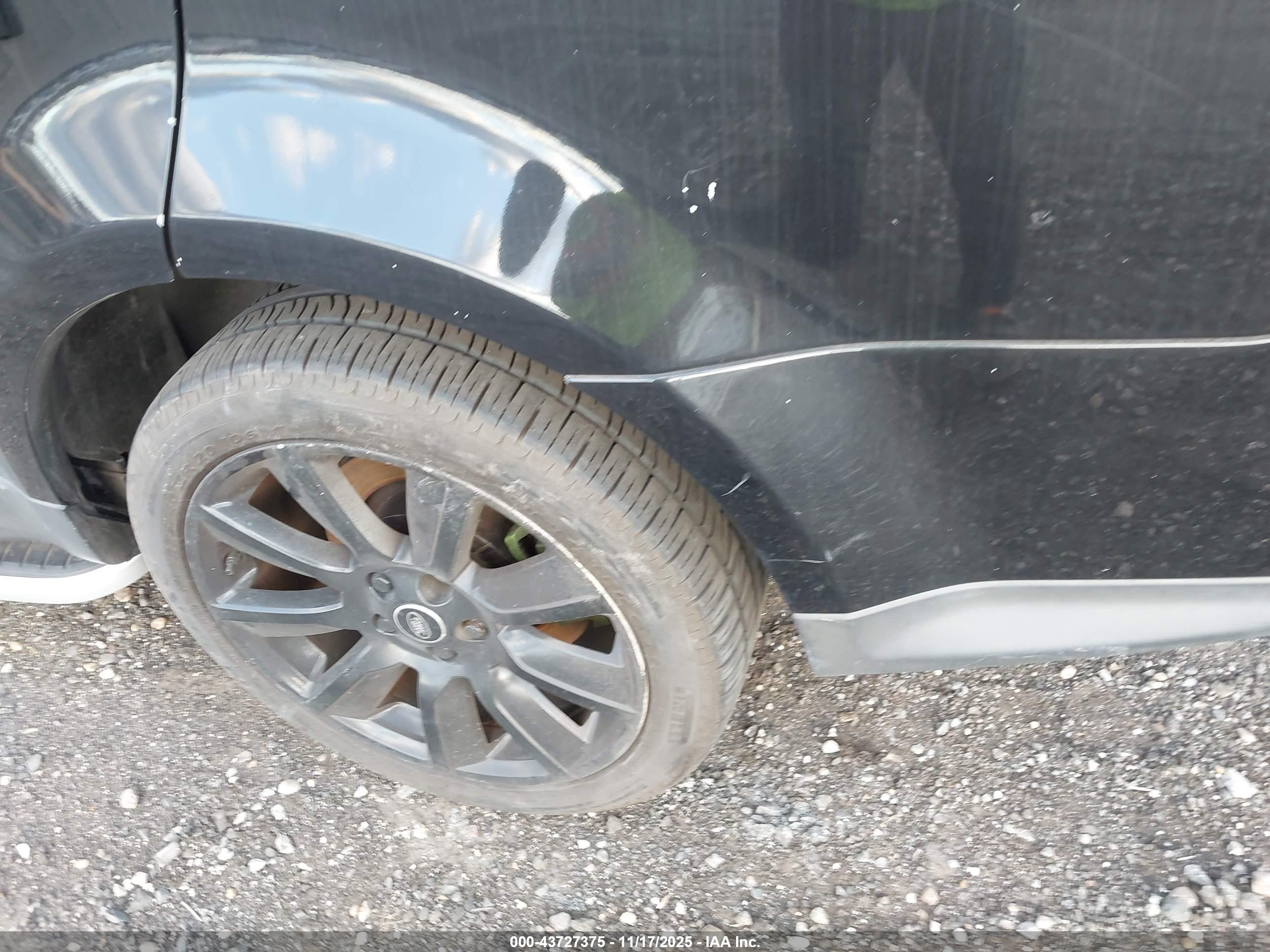 LAND ROVER image 6