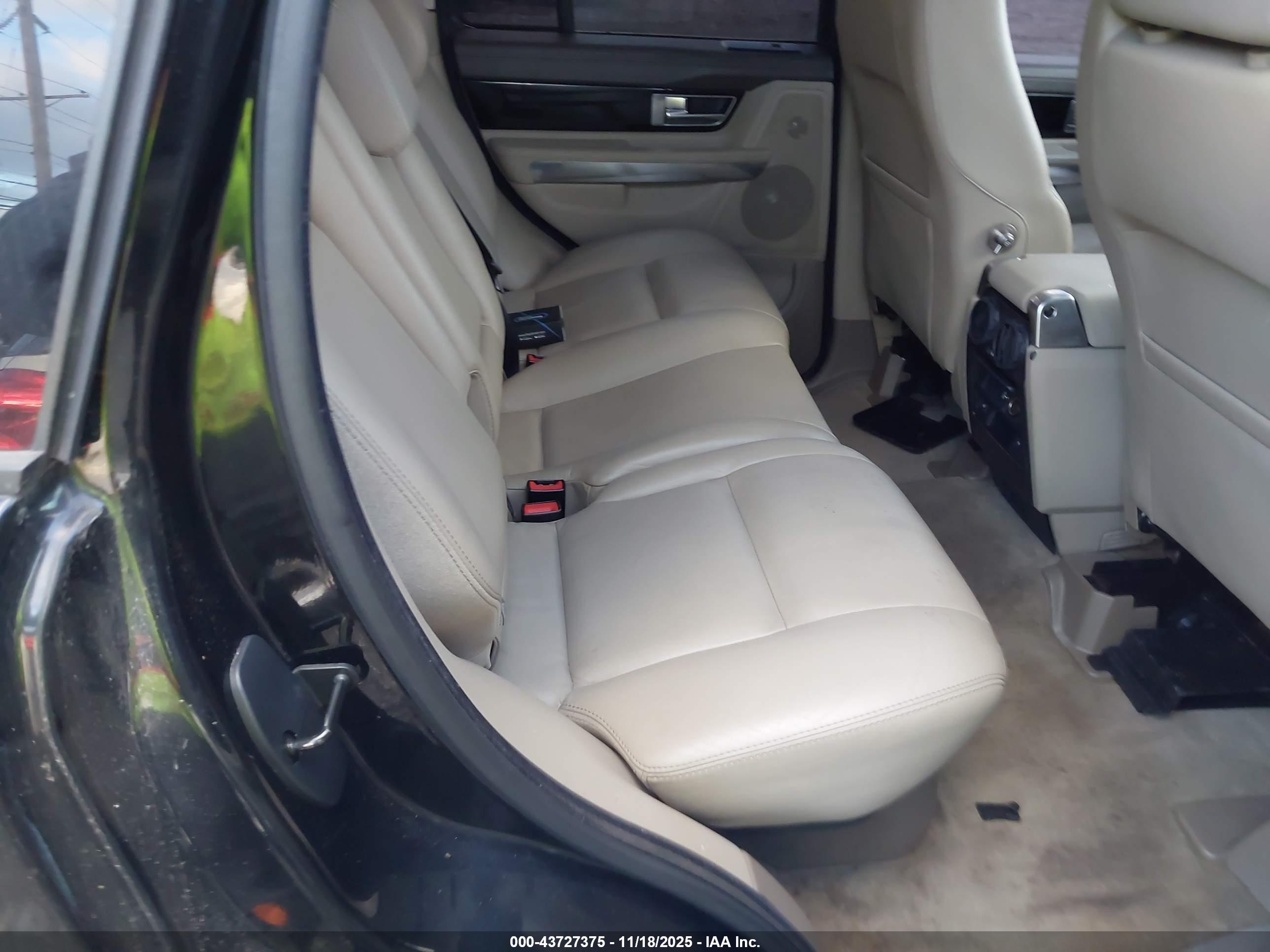 LAND ROVER image 8