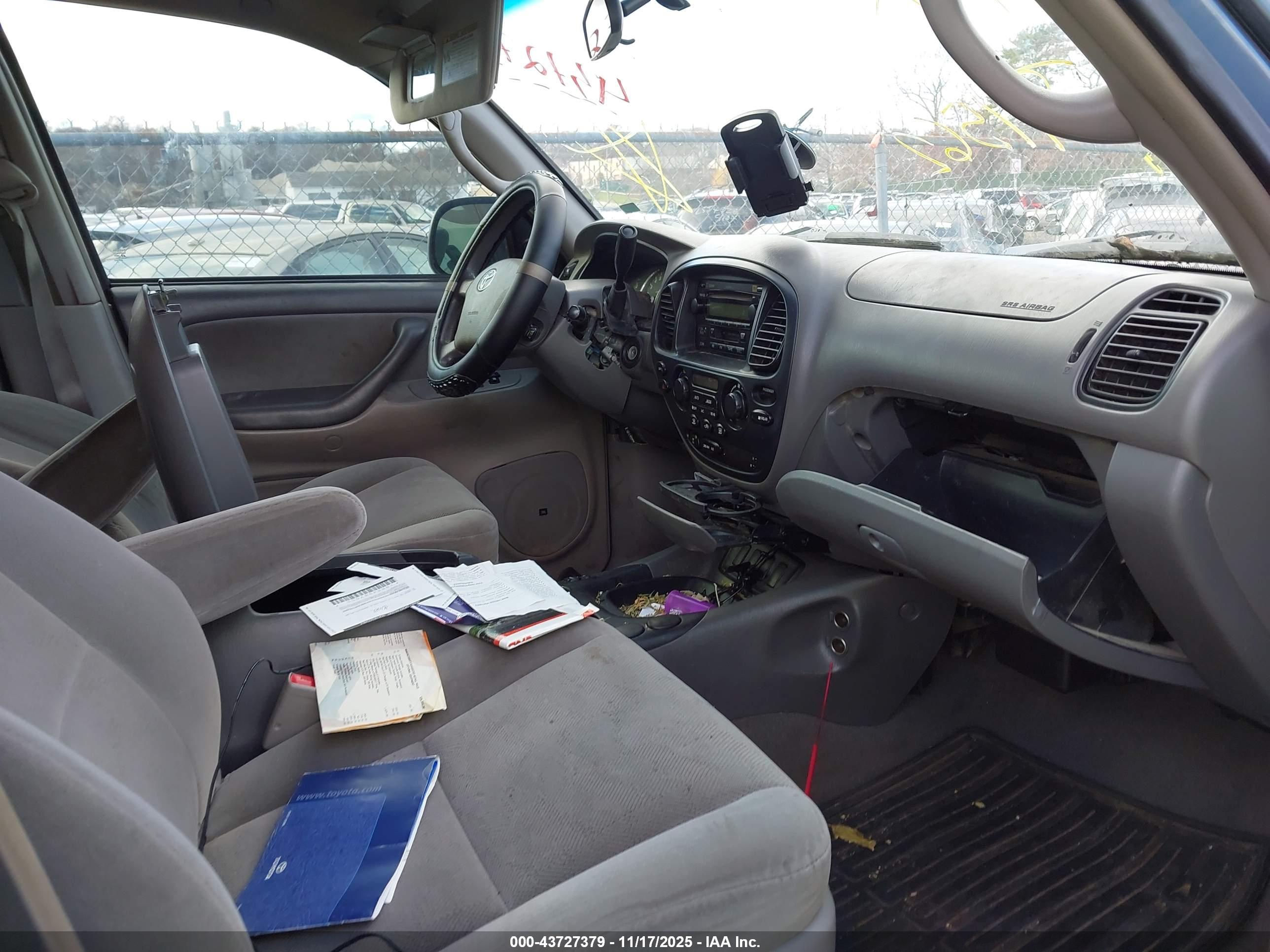 TOYOTA SEQUOIA image 5