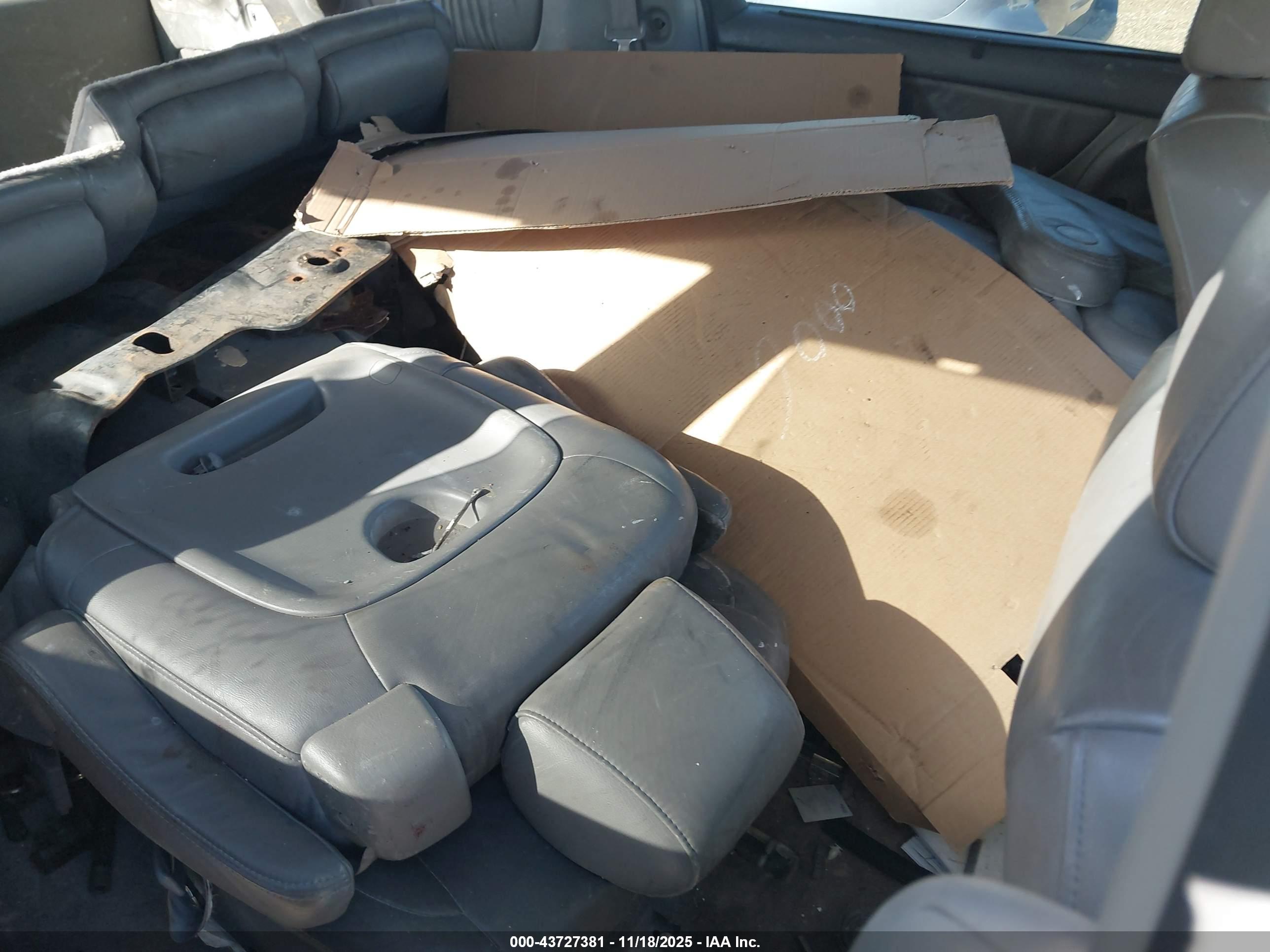 TOYOTA SIENNA image 8