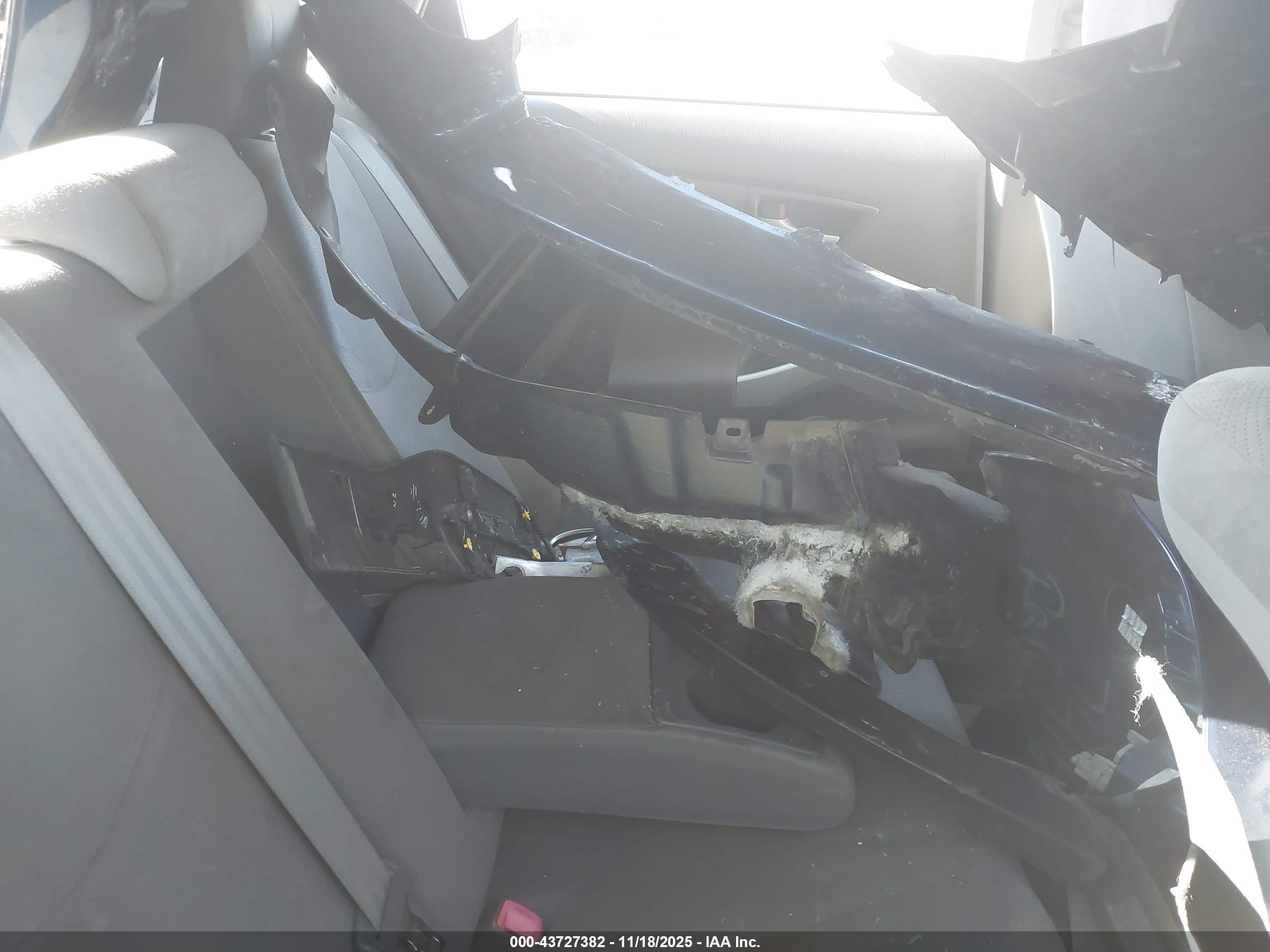 TOYOTA PRIUS image 8