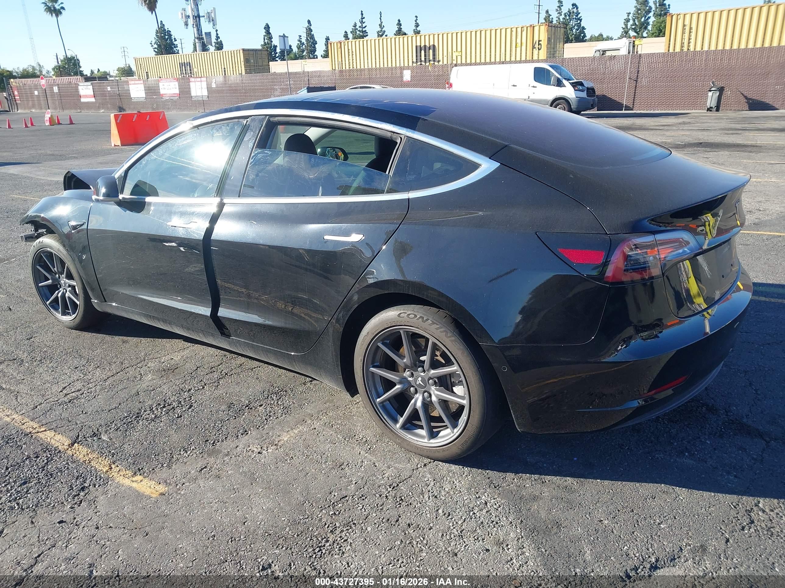 TESLA MODEL image 3