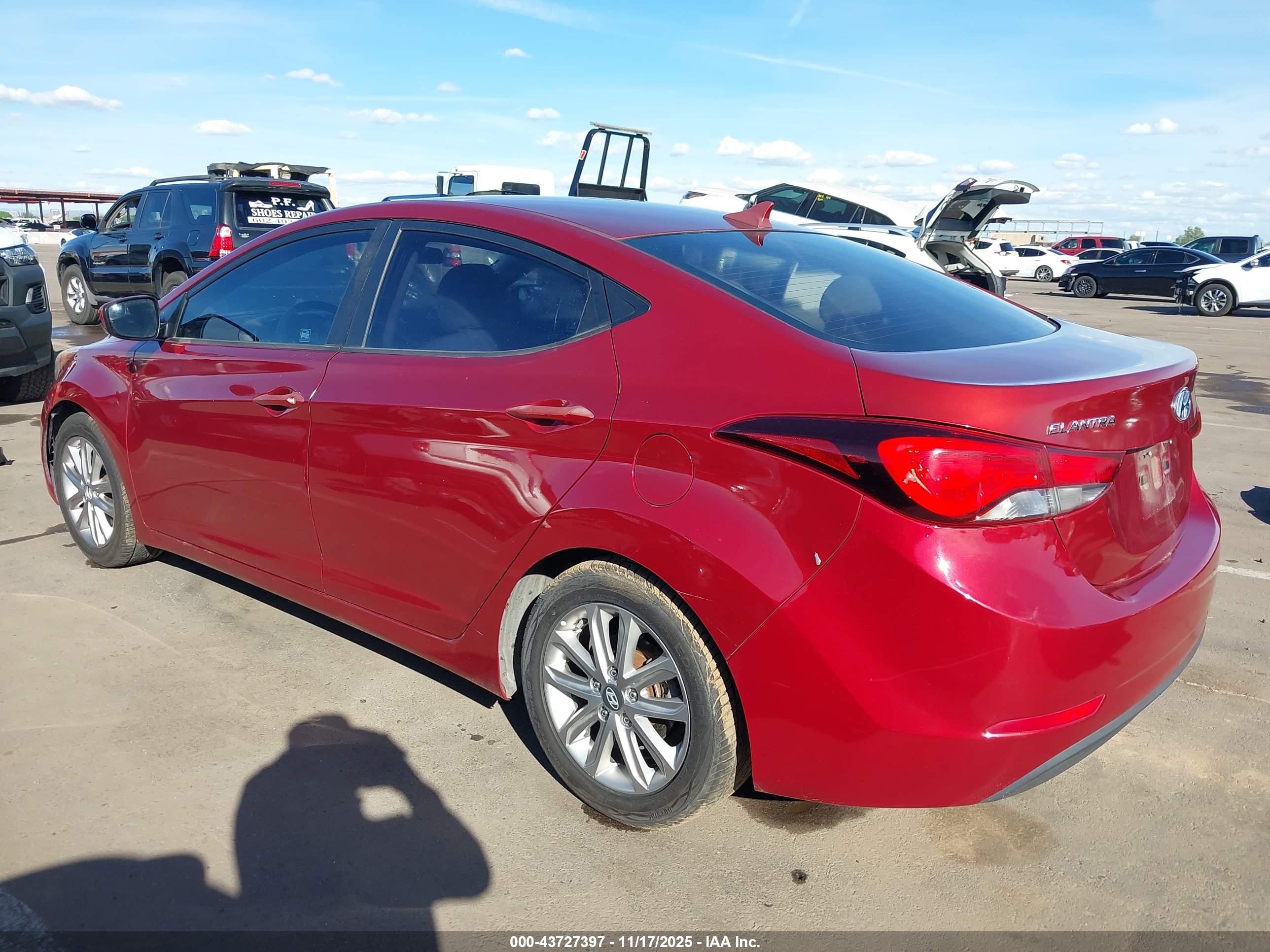 HYUNDAI ELANTRA image 3