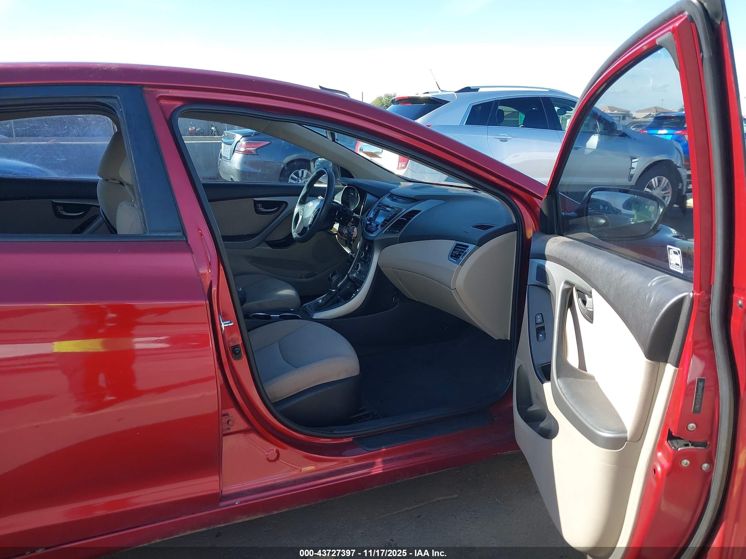 HYUNDAI ELANTRA image 5
