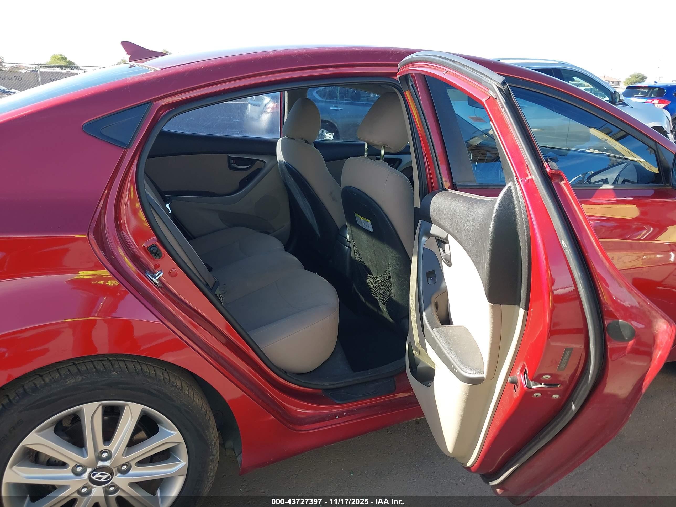 HYUNDAI ELANTRA image 8