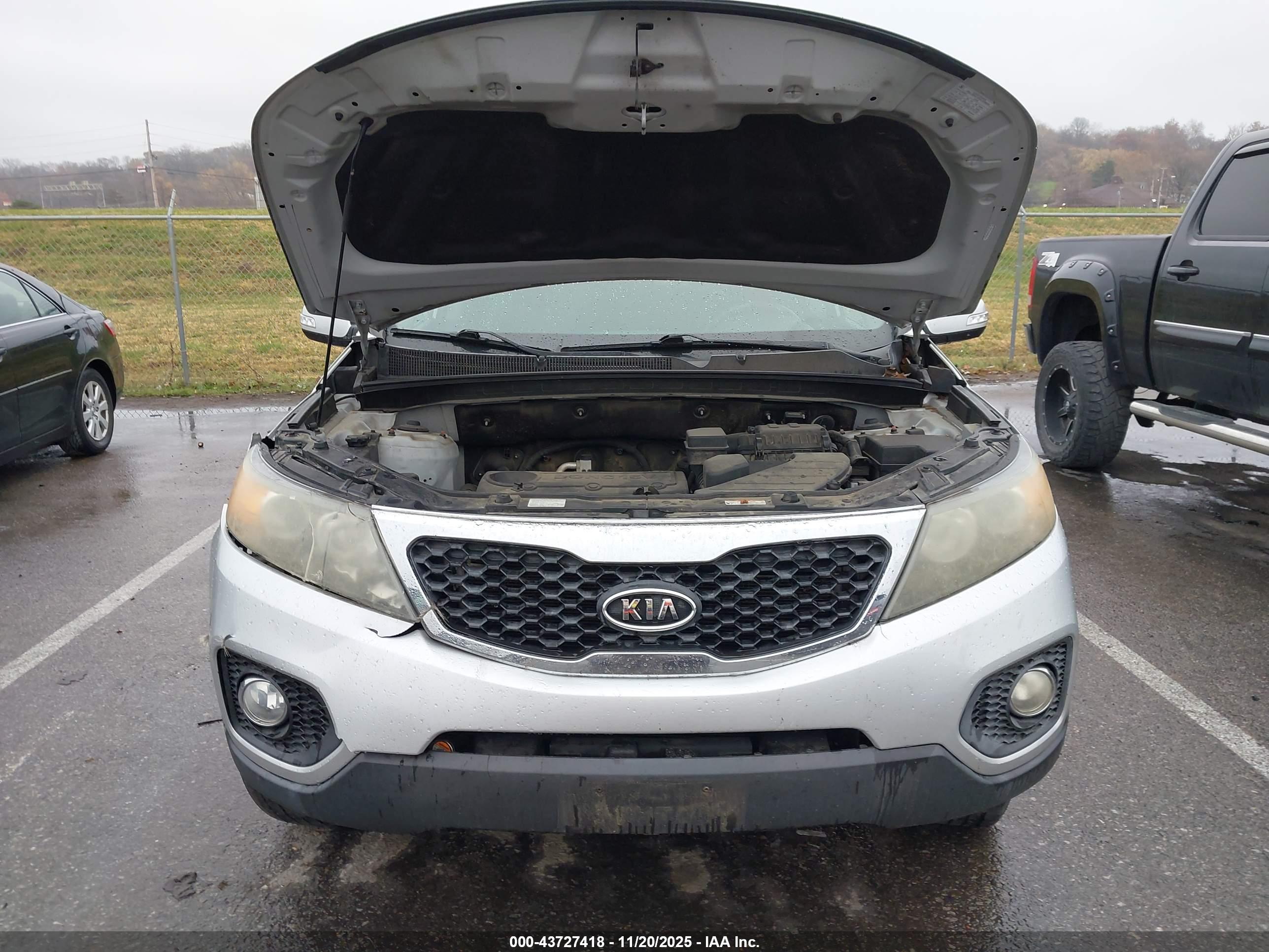 KIA SORENTO image 10