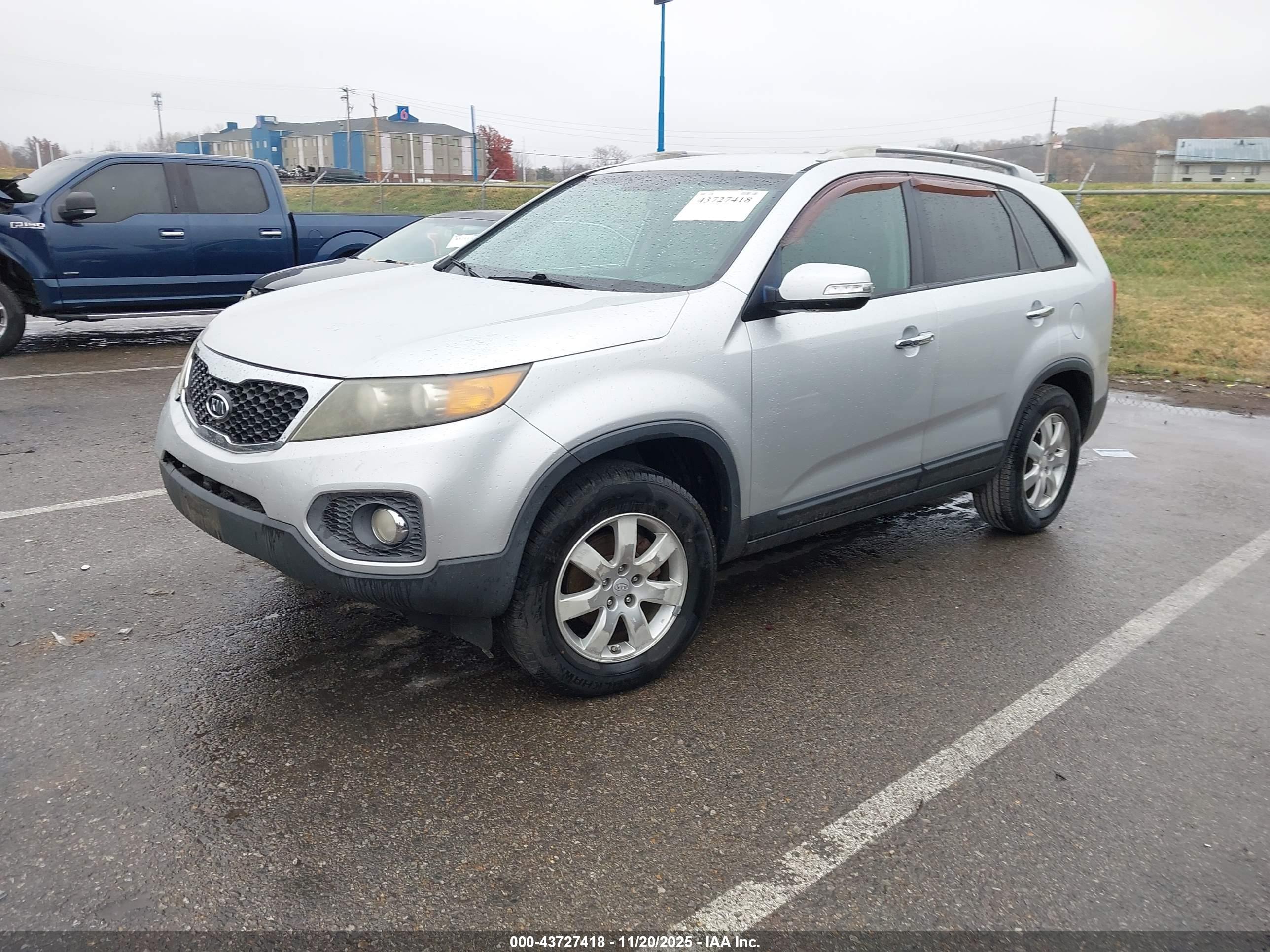 KIA SORENTO image 2