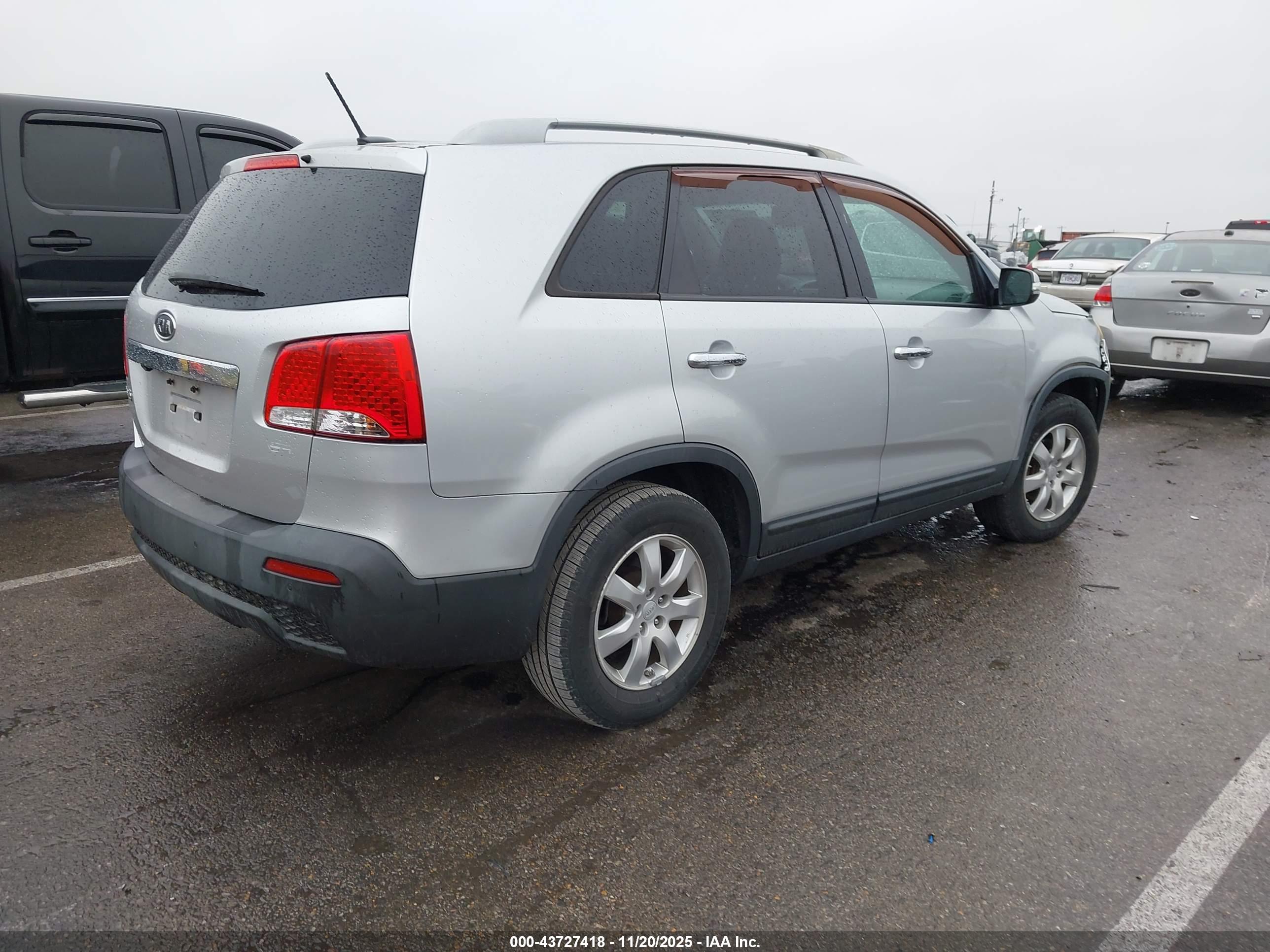 KIA SORENTO image 4