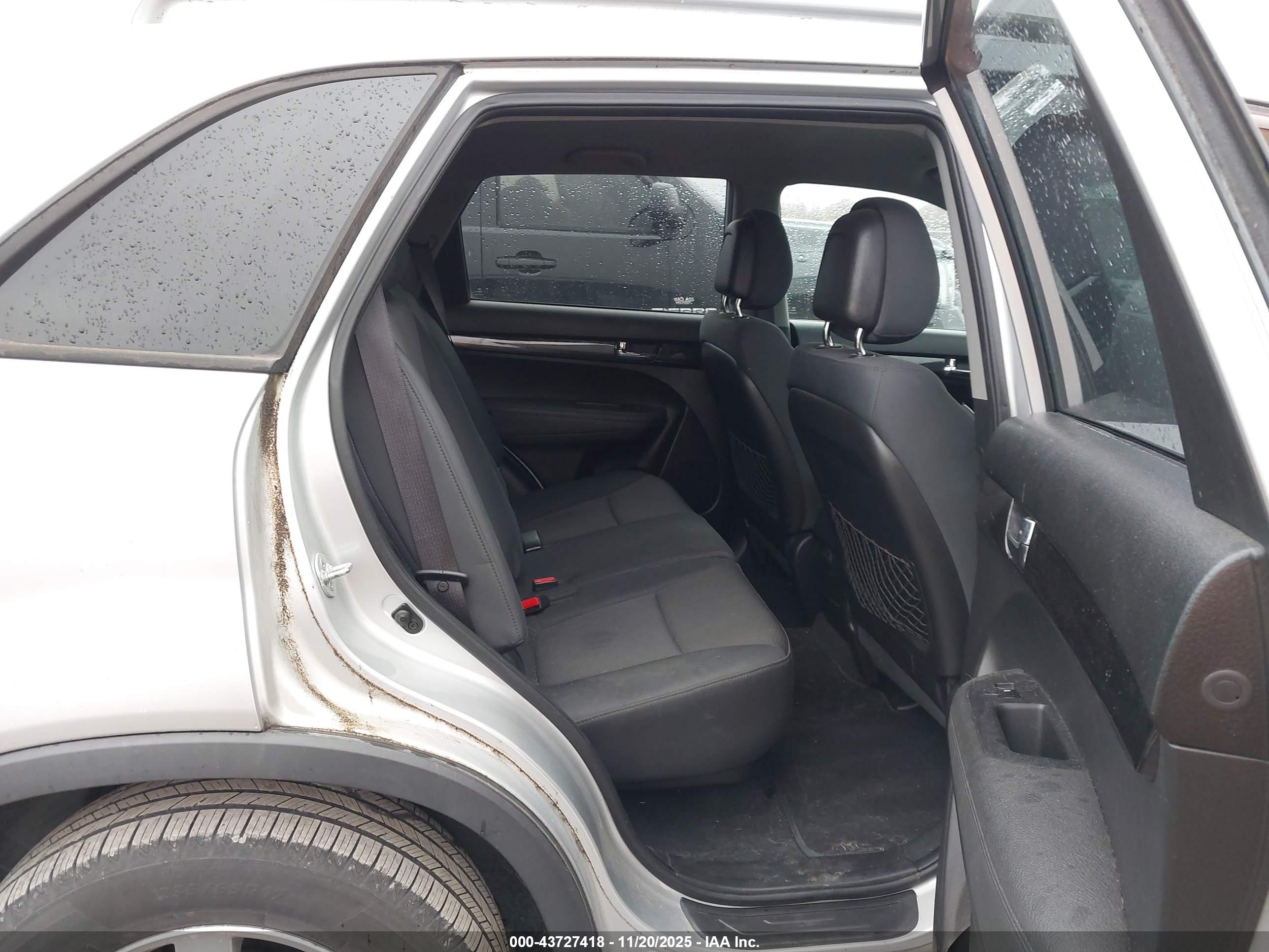 KIA SORENTO image 8