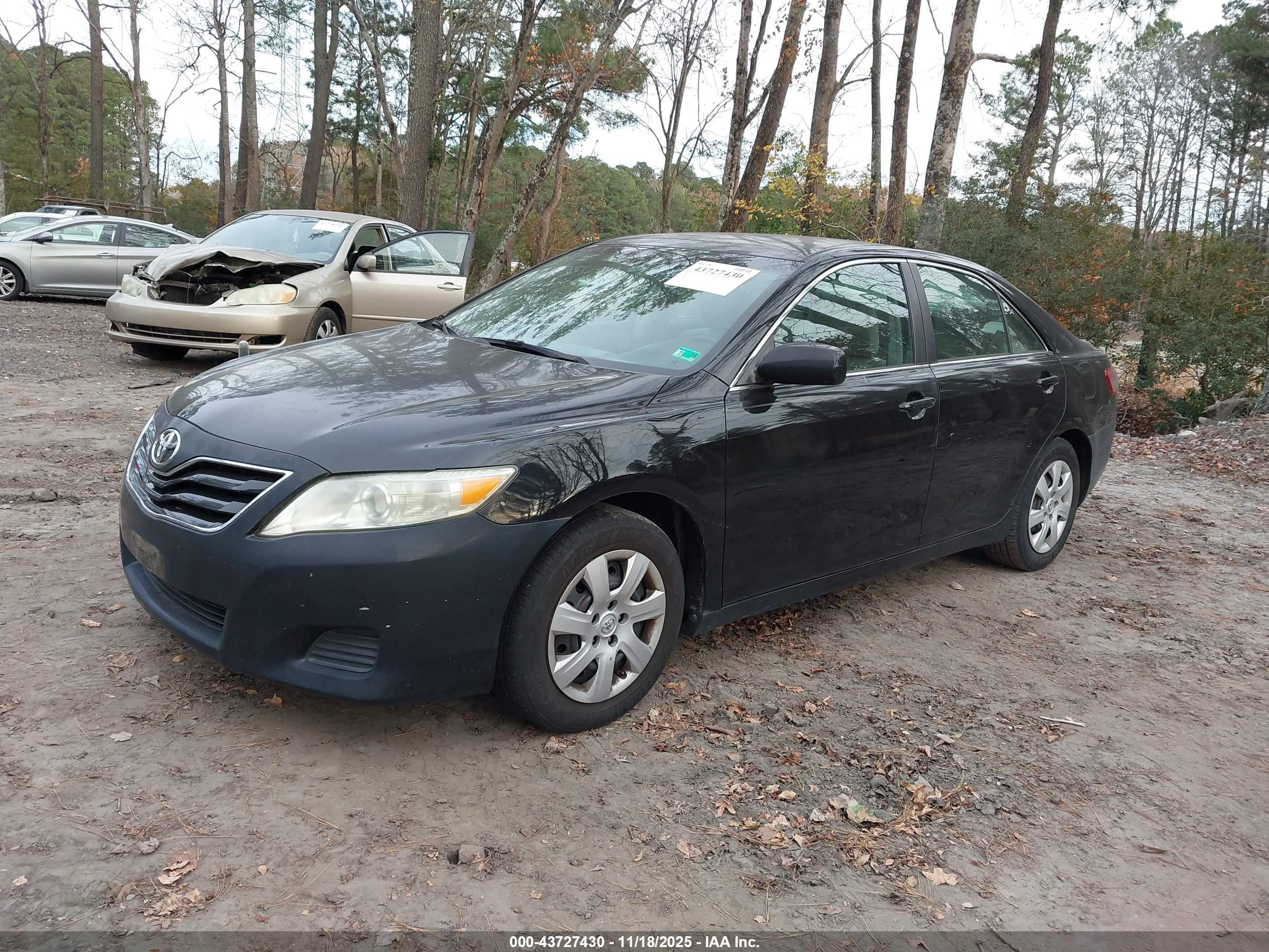 TOYOTA CAMRY image 2