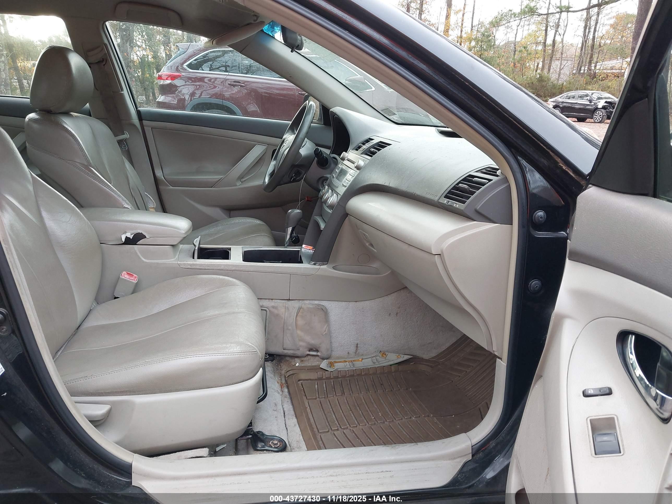 TOYOTA CAMRY image 5