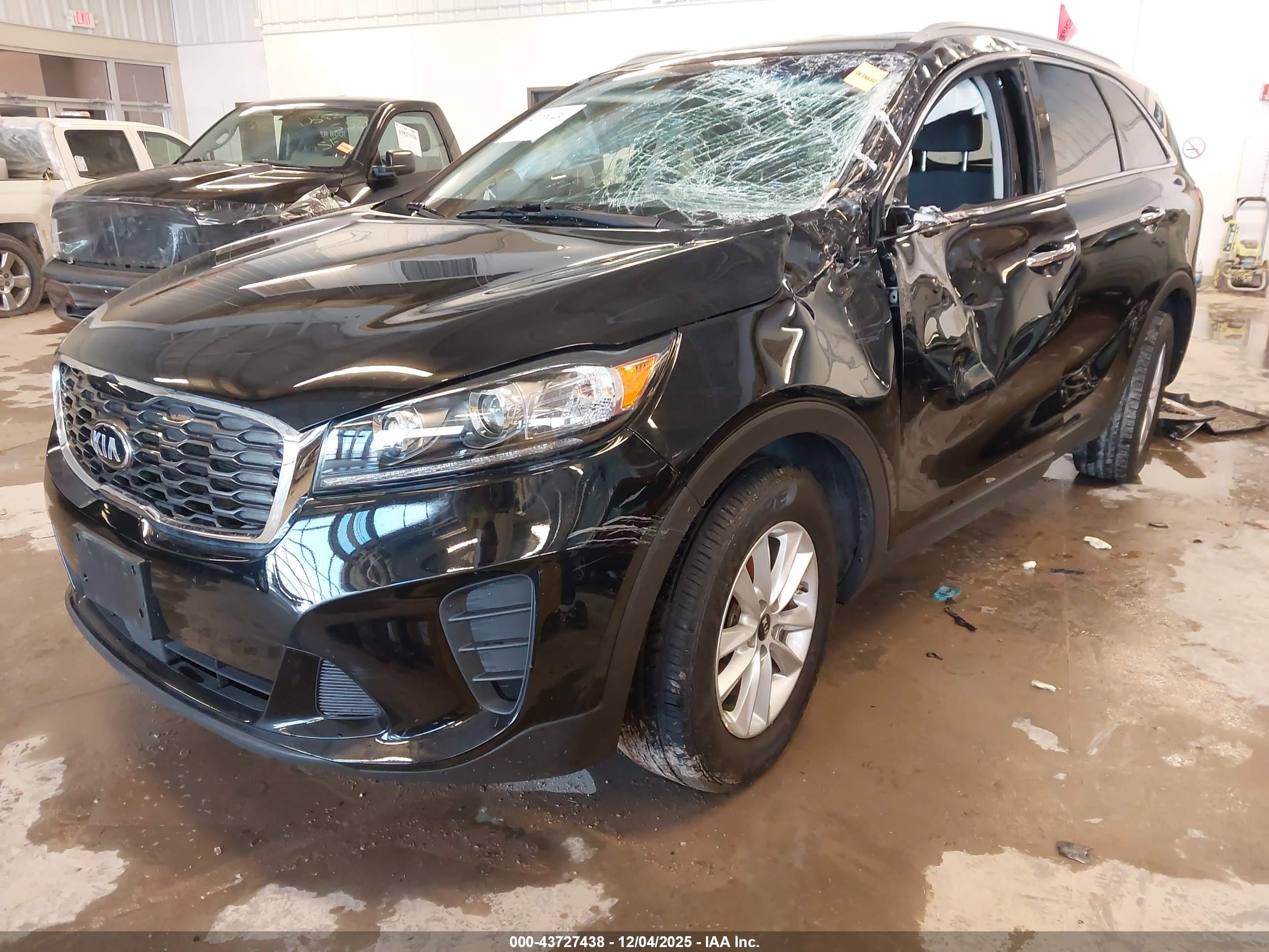 KIA SORENTO image 2