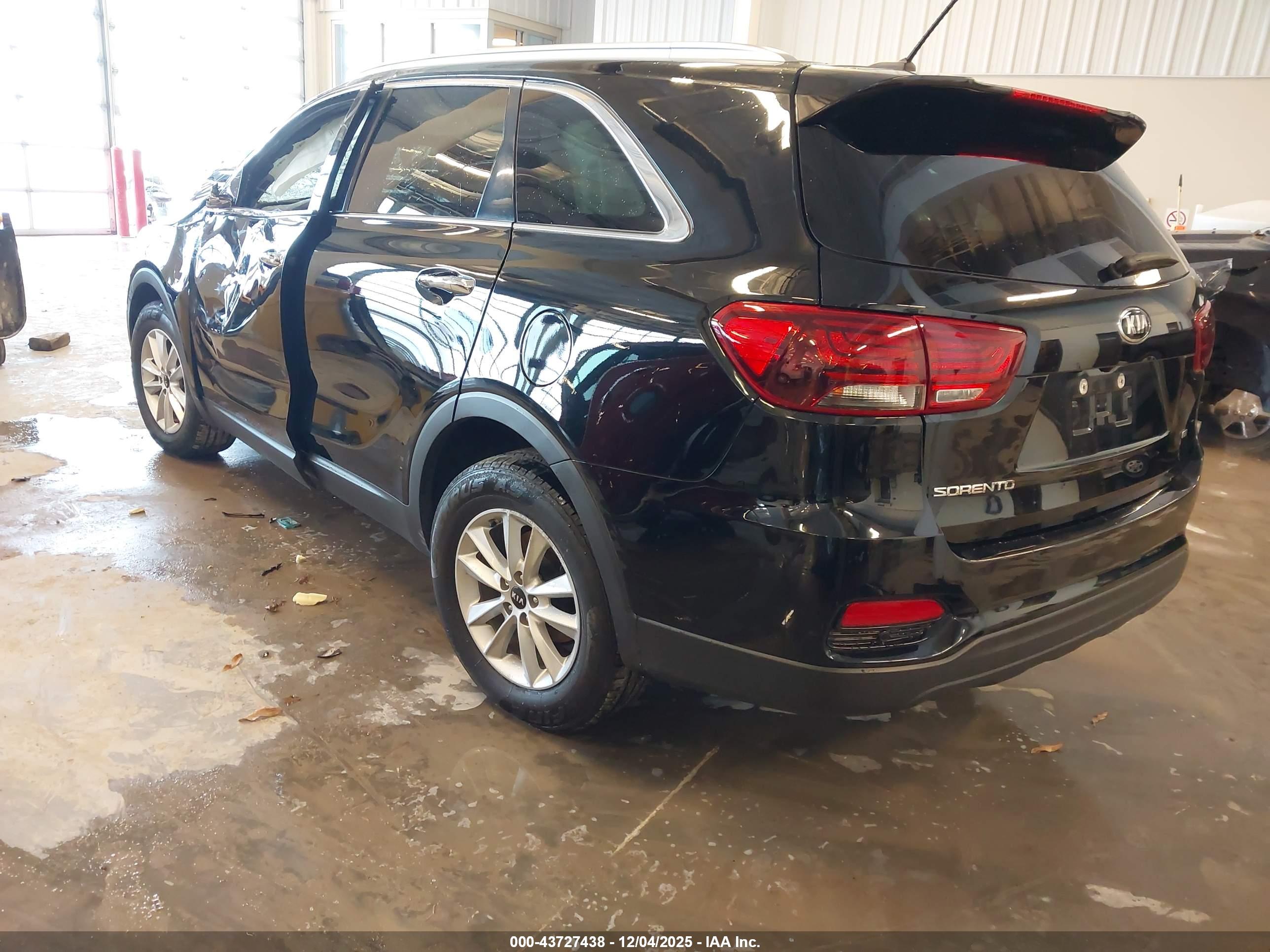 KIA SORENTO image 3