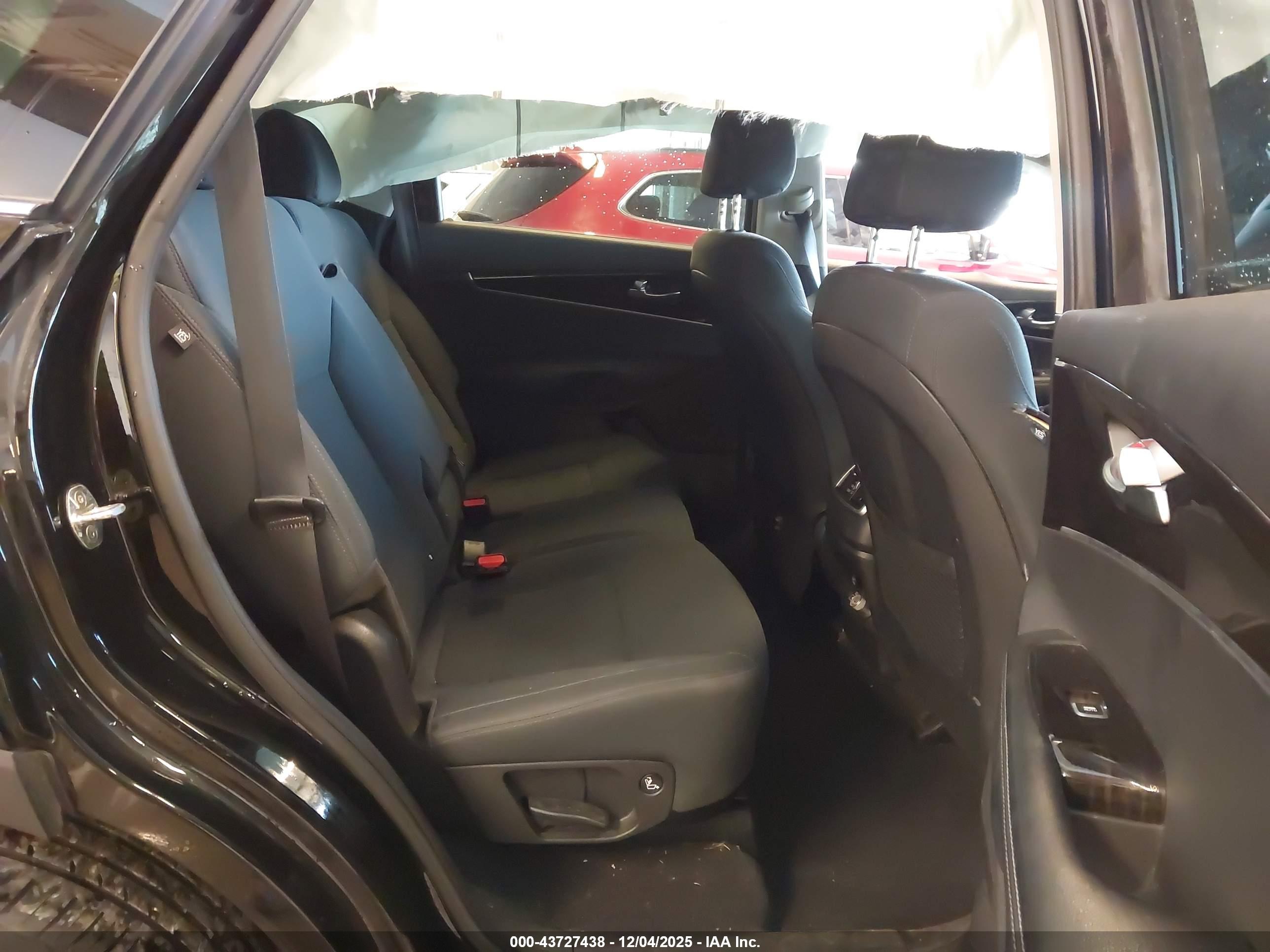 KIA SORENTO image 8