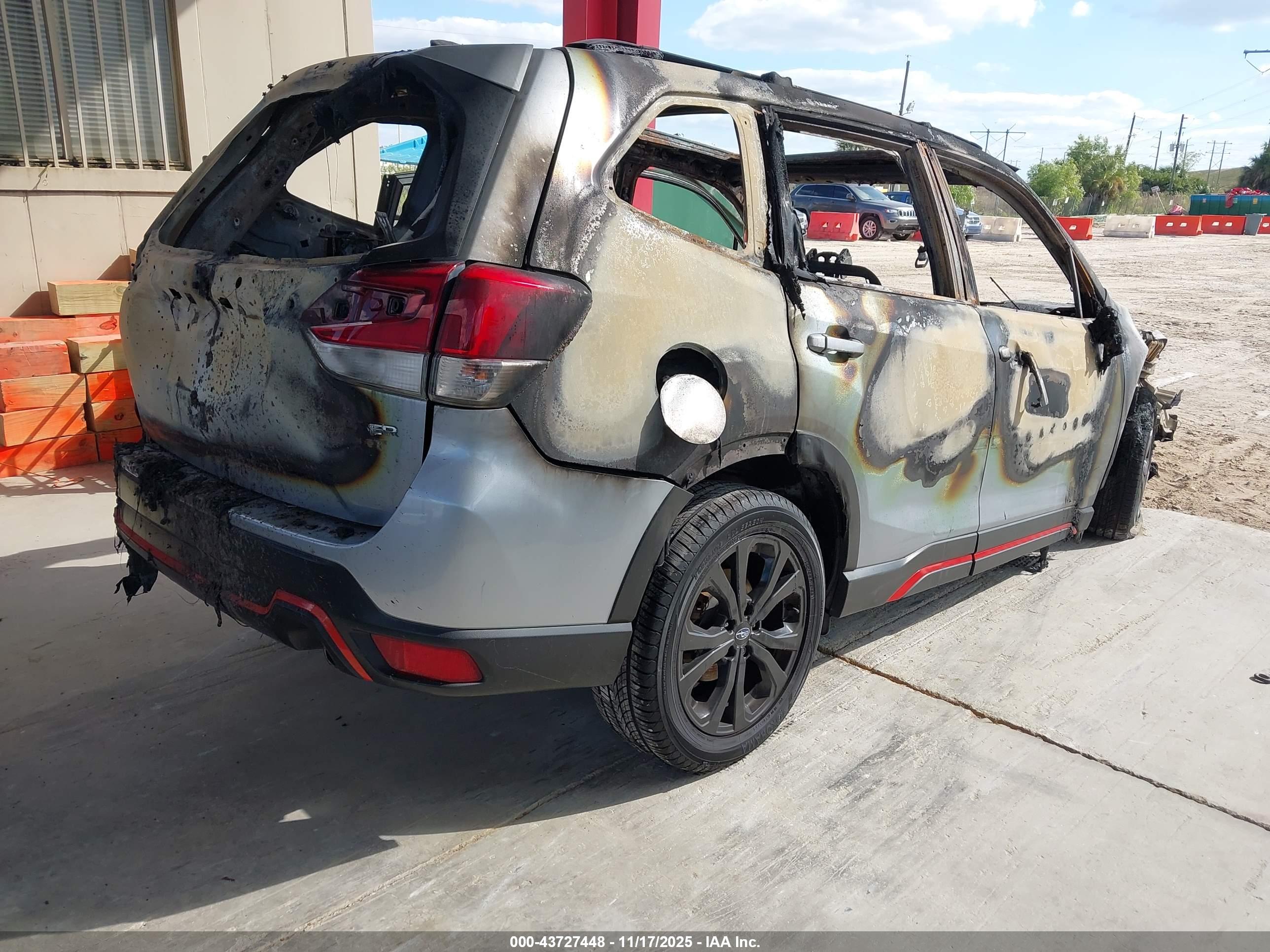 SUBARU FORESTER image 4