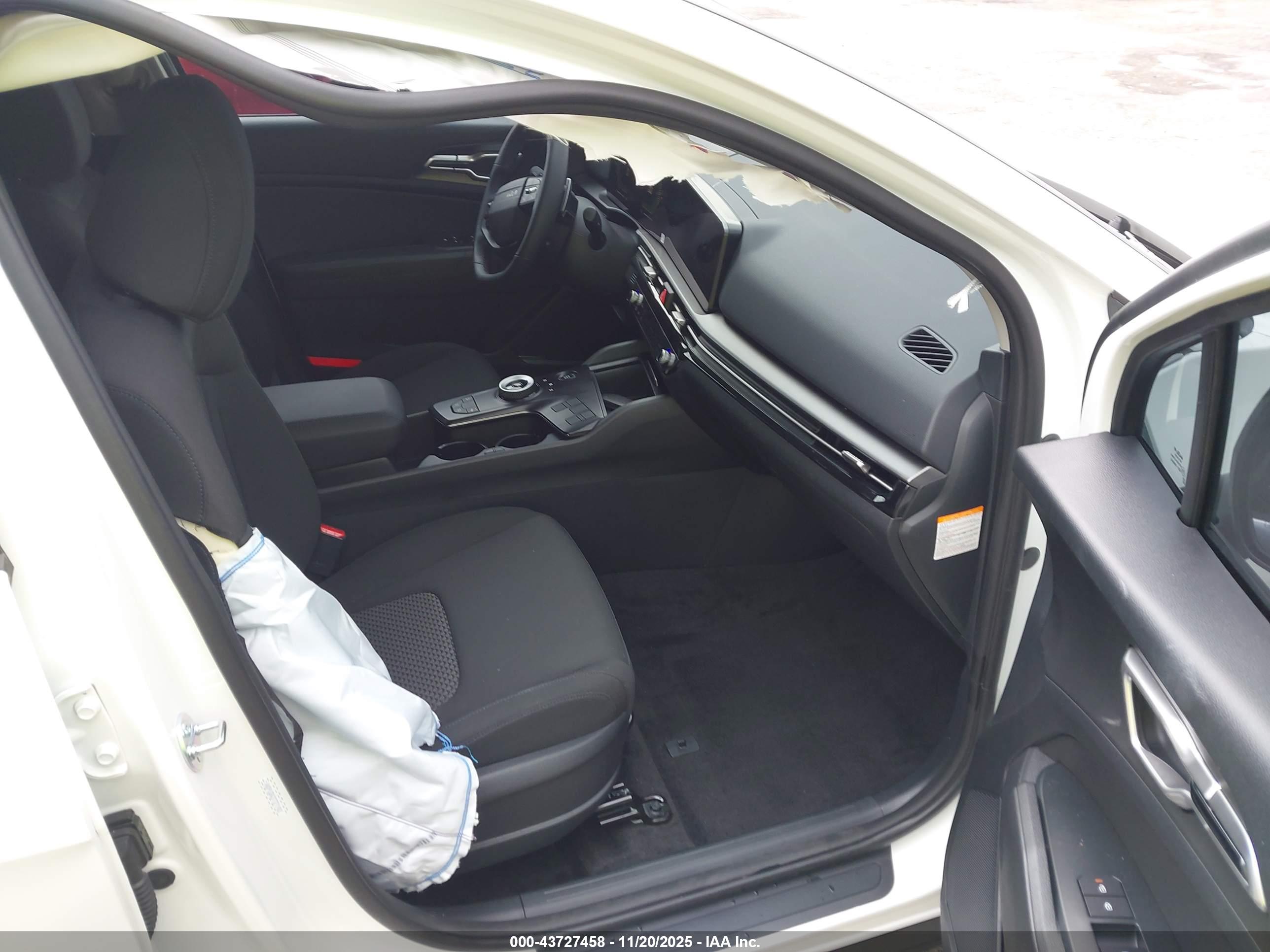 KIA SPORTAGE image 5