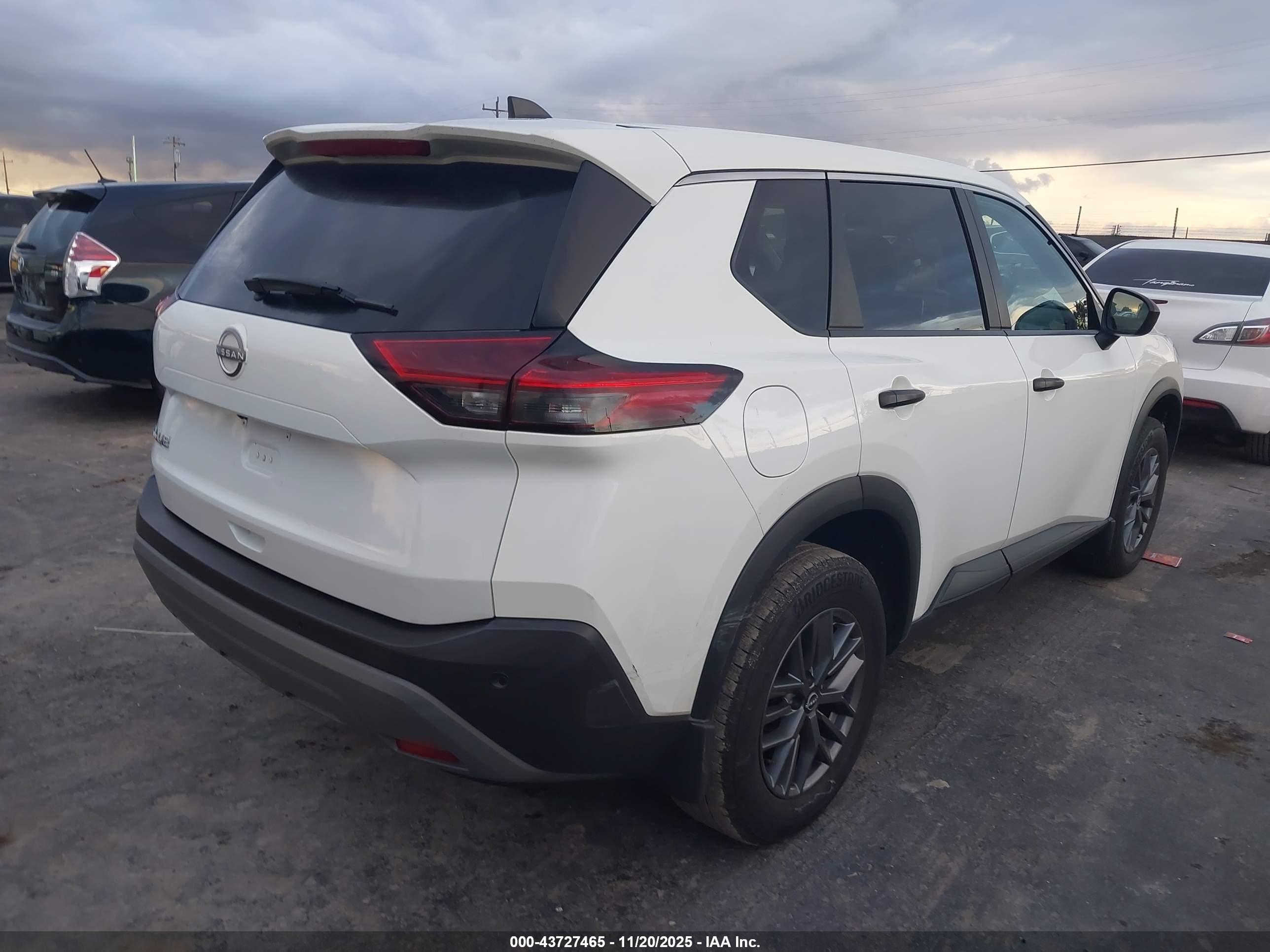NISSAN ROGUE image 4