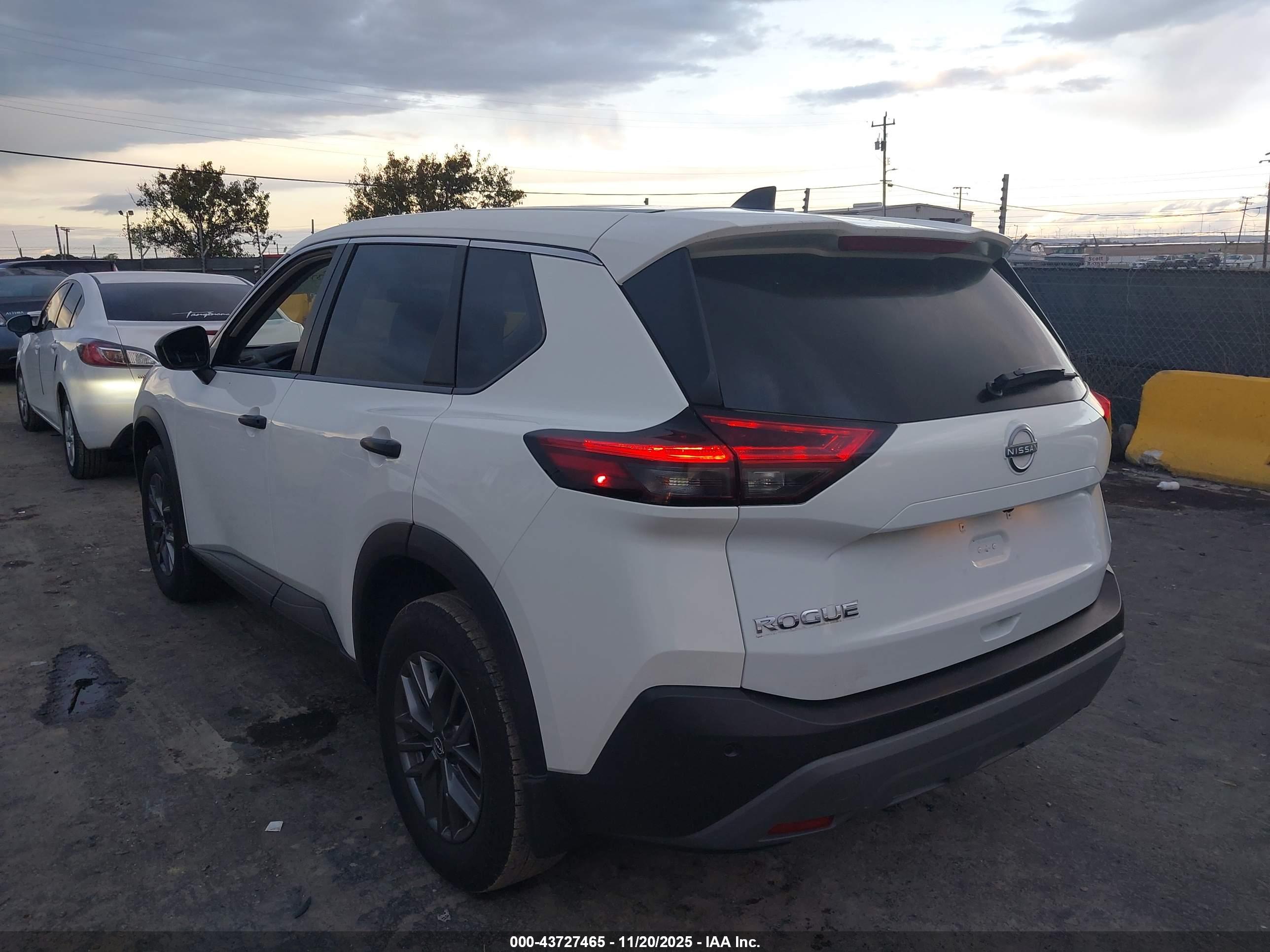NISSAN ROGUE image 6