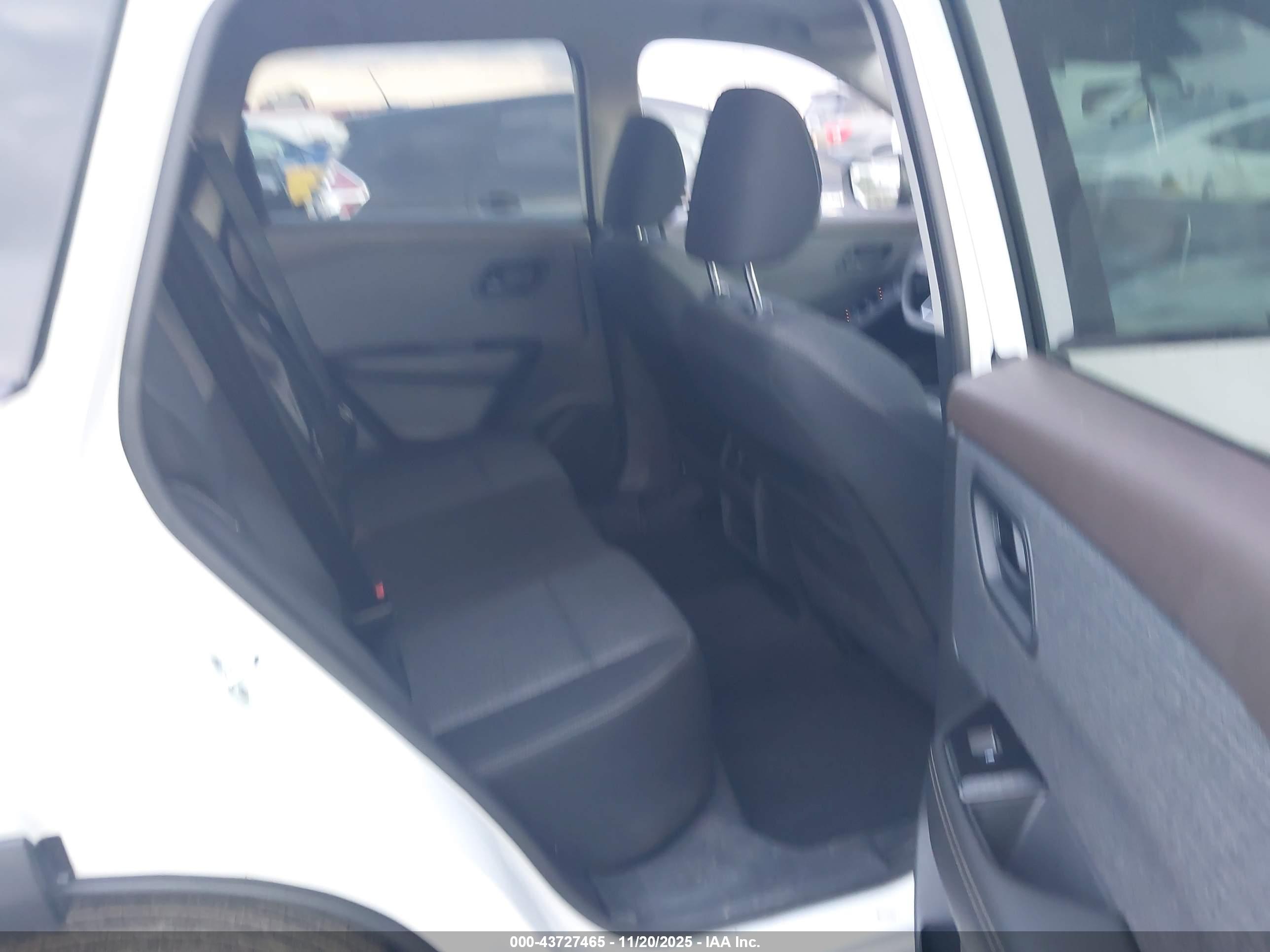NISSAN ROGUE image 8