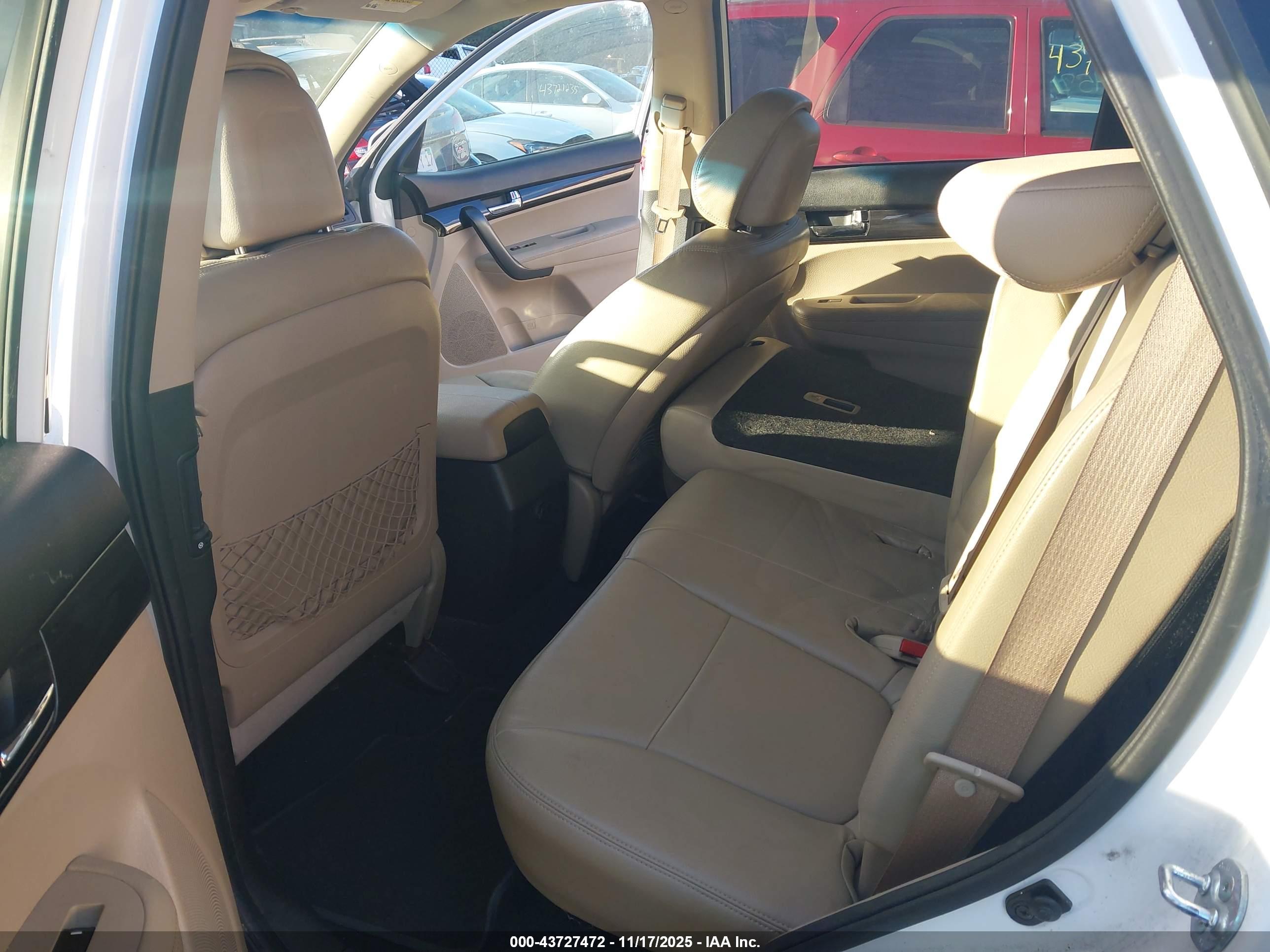 KIA SORENTO image 8