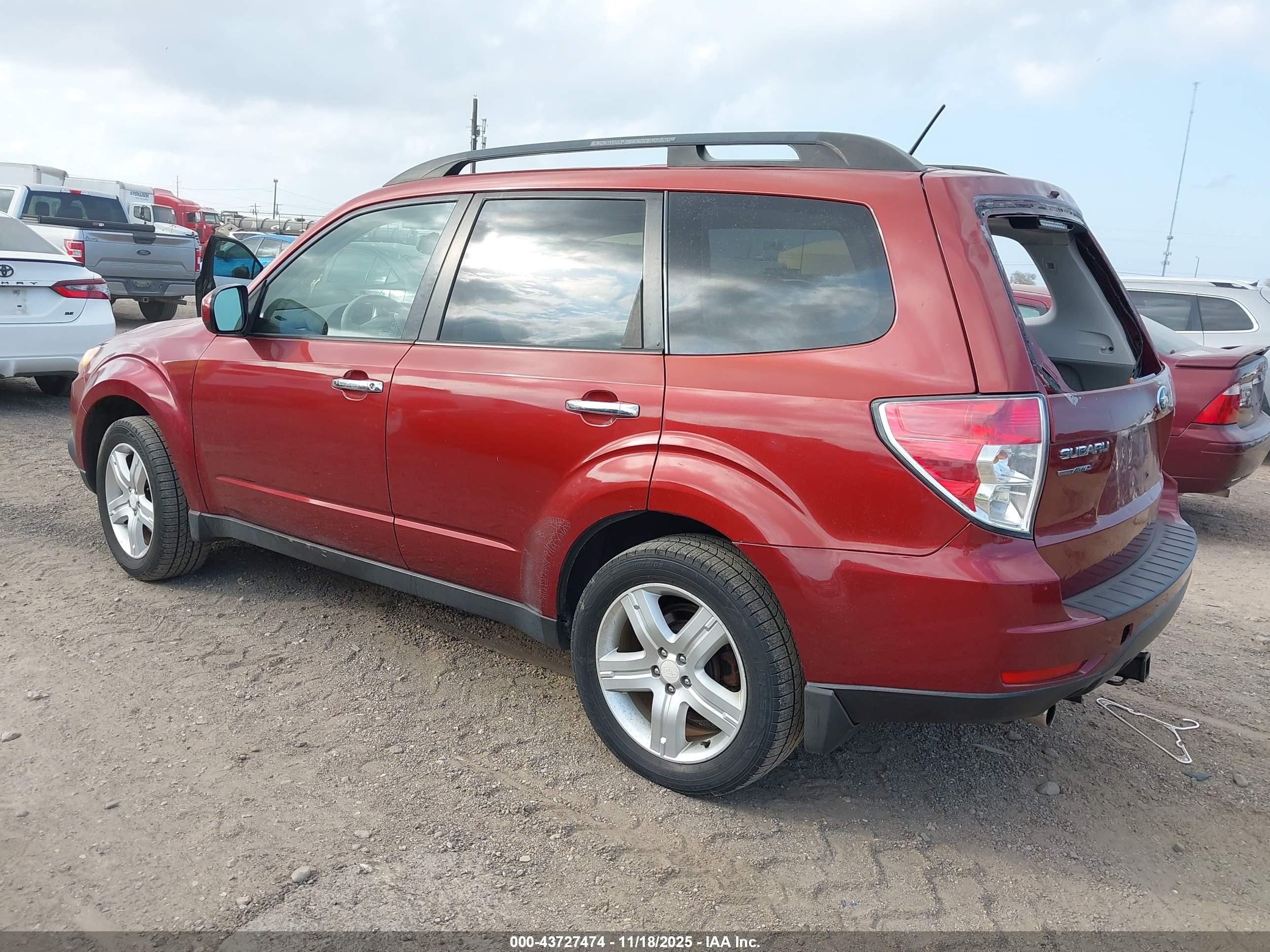 SUBARU FORESTER image 3