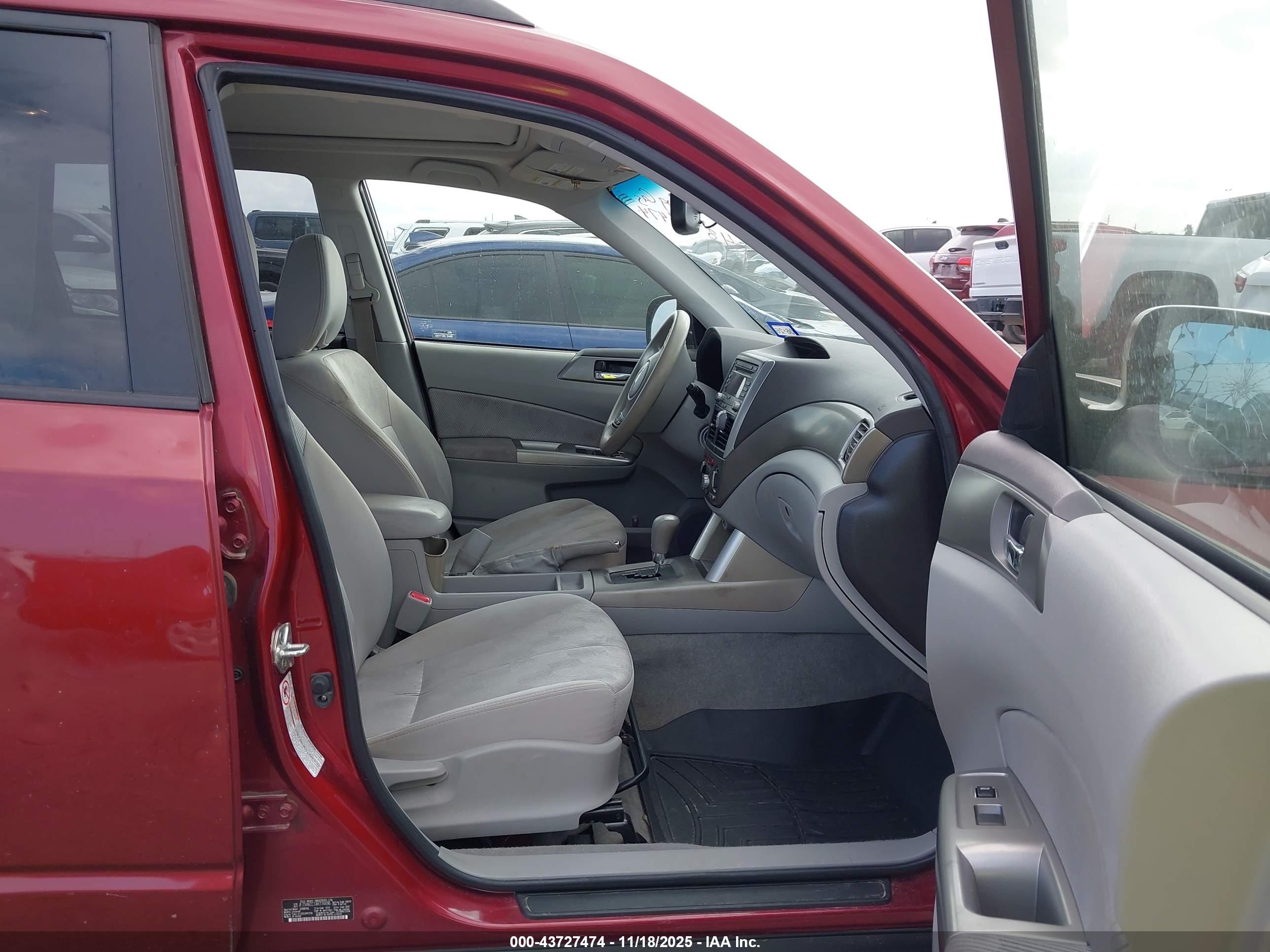 SUBARU FORESTER image 5