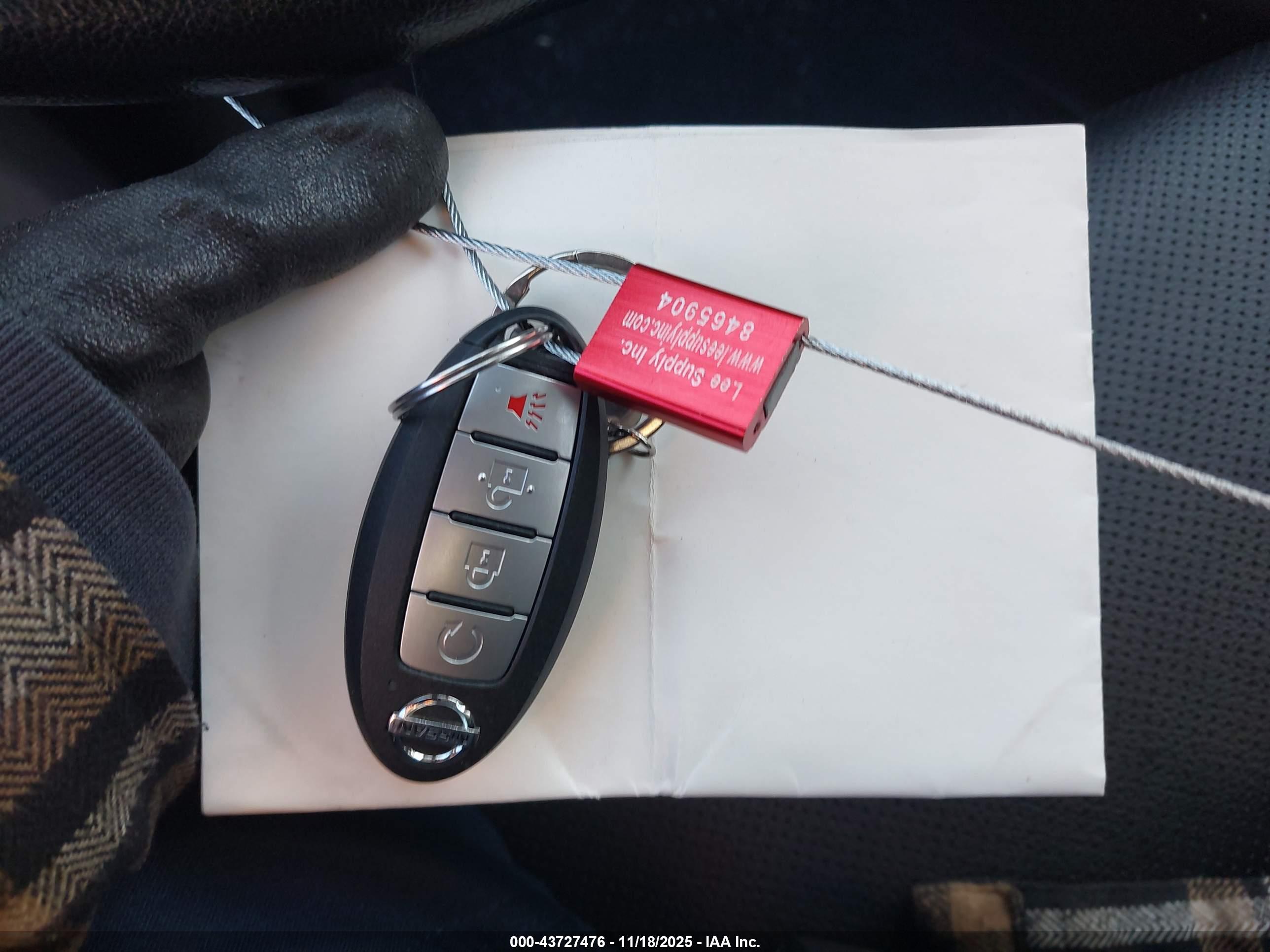 NISSAN ROGUE image 11