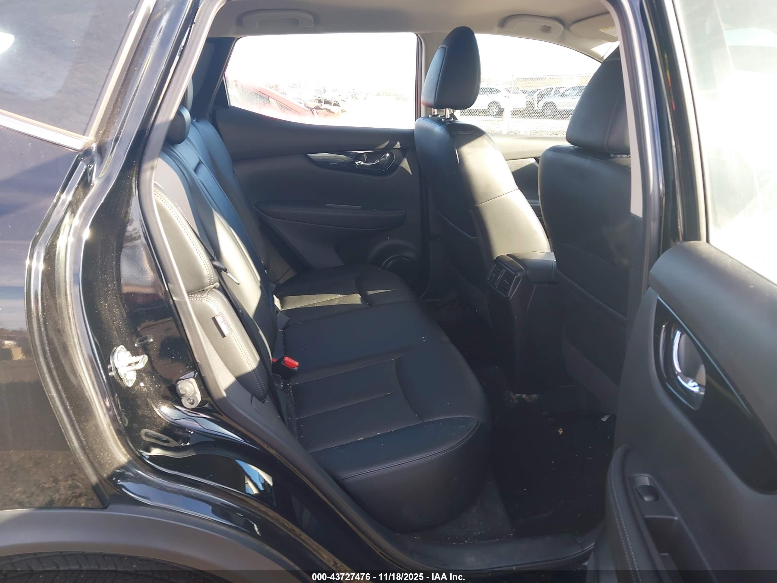 NISSAN ROGUE image 8