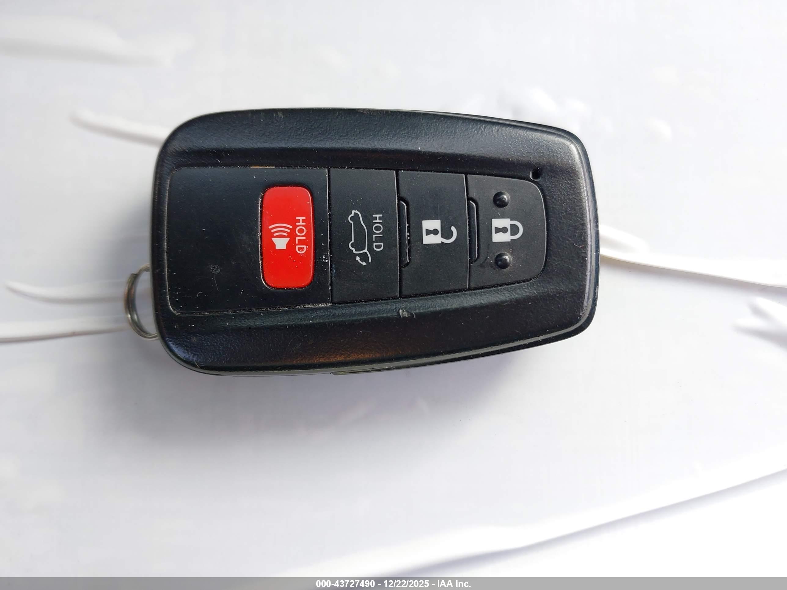 TOYOTA RAV4 image 11