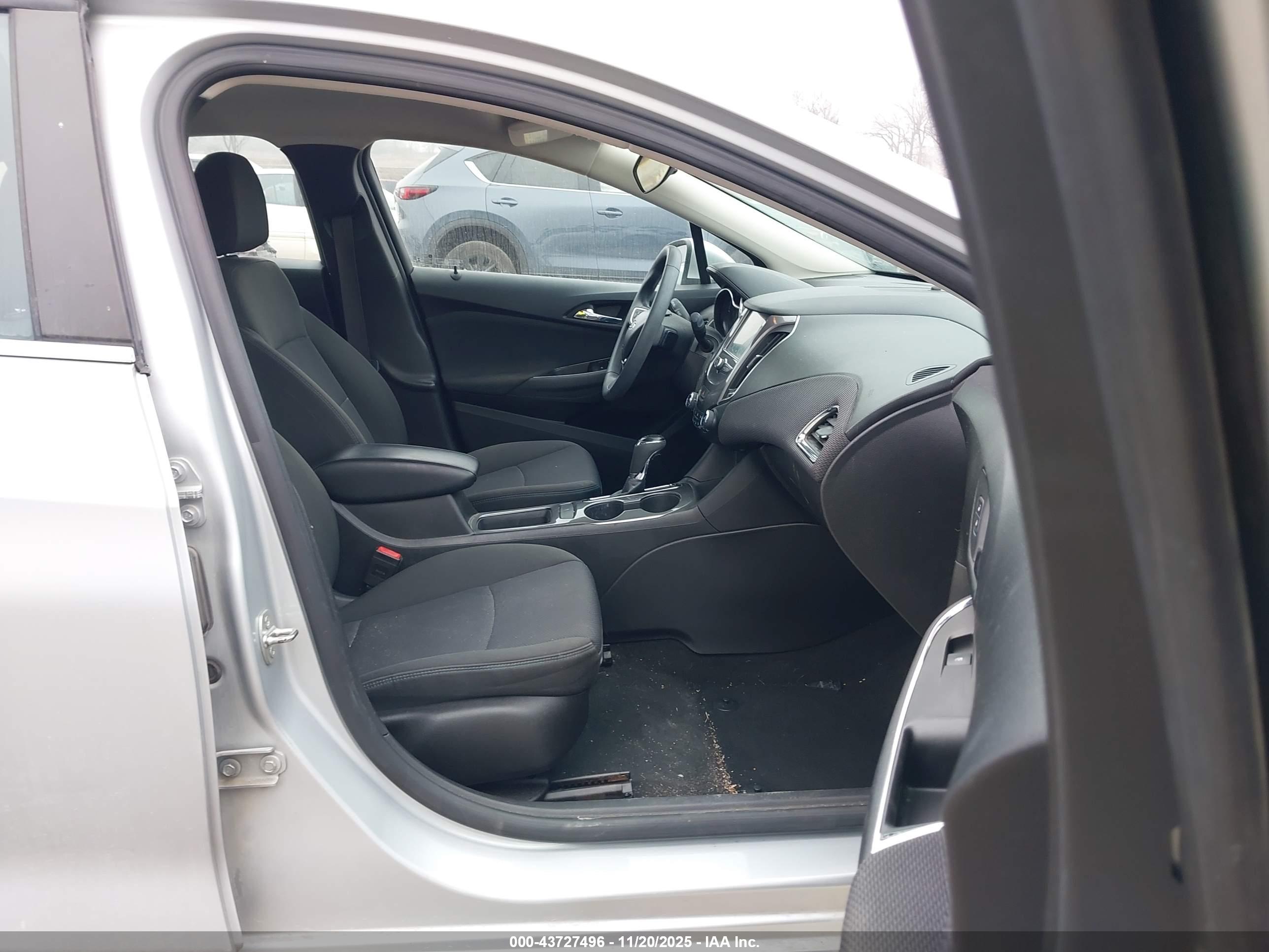 CHEVROLET CRUZE image 5