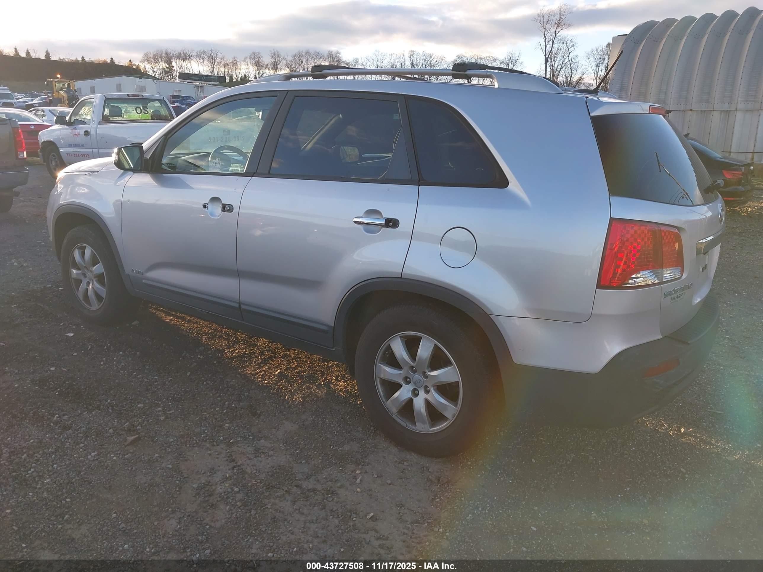 KIA SORENTO image 3