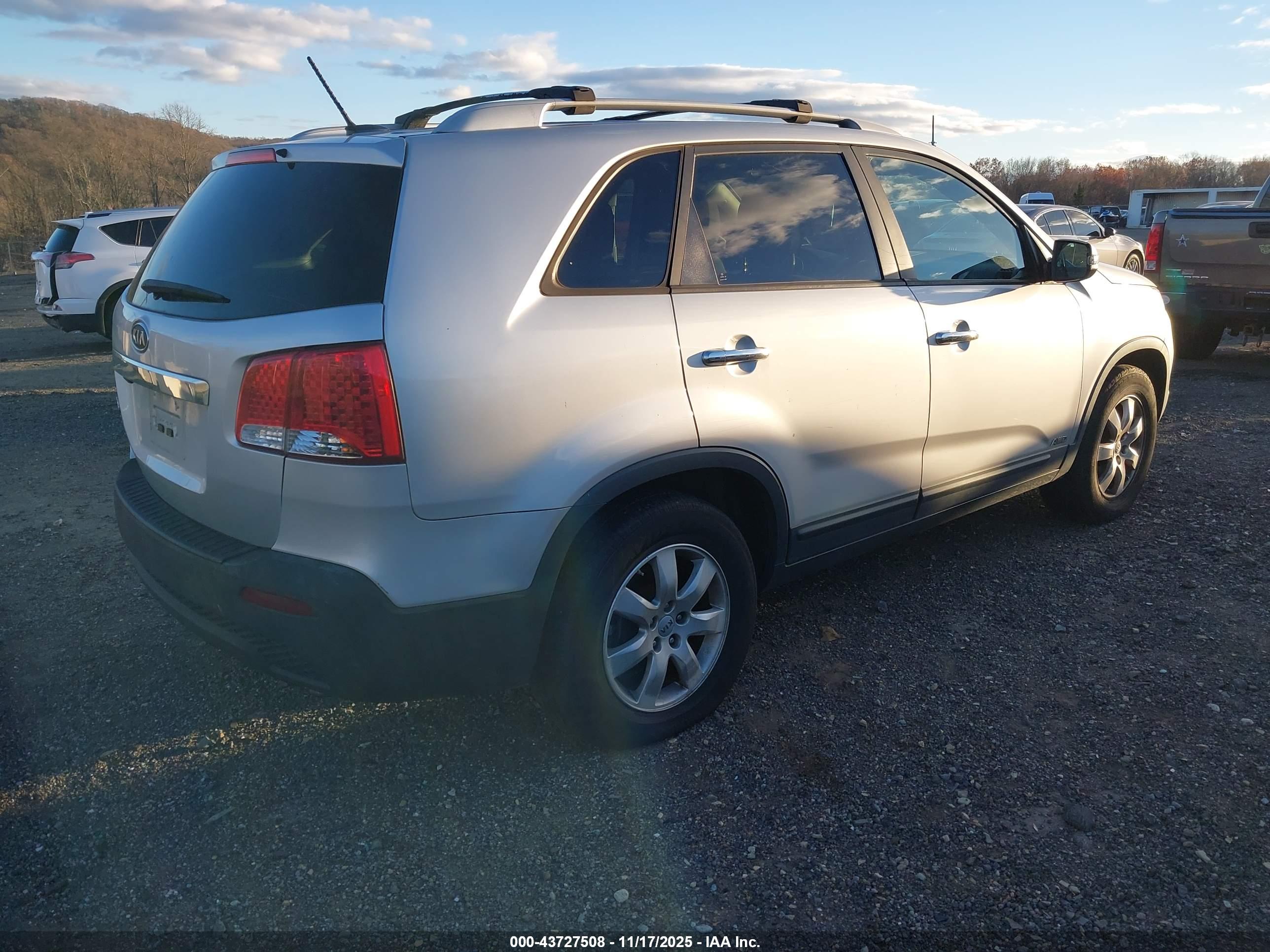 KIA SORENTO image 4