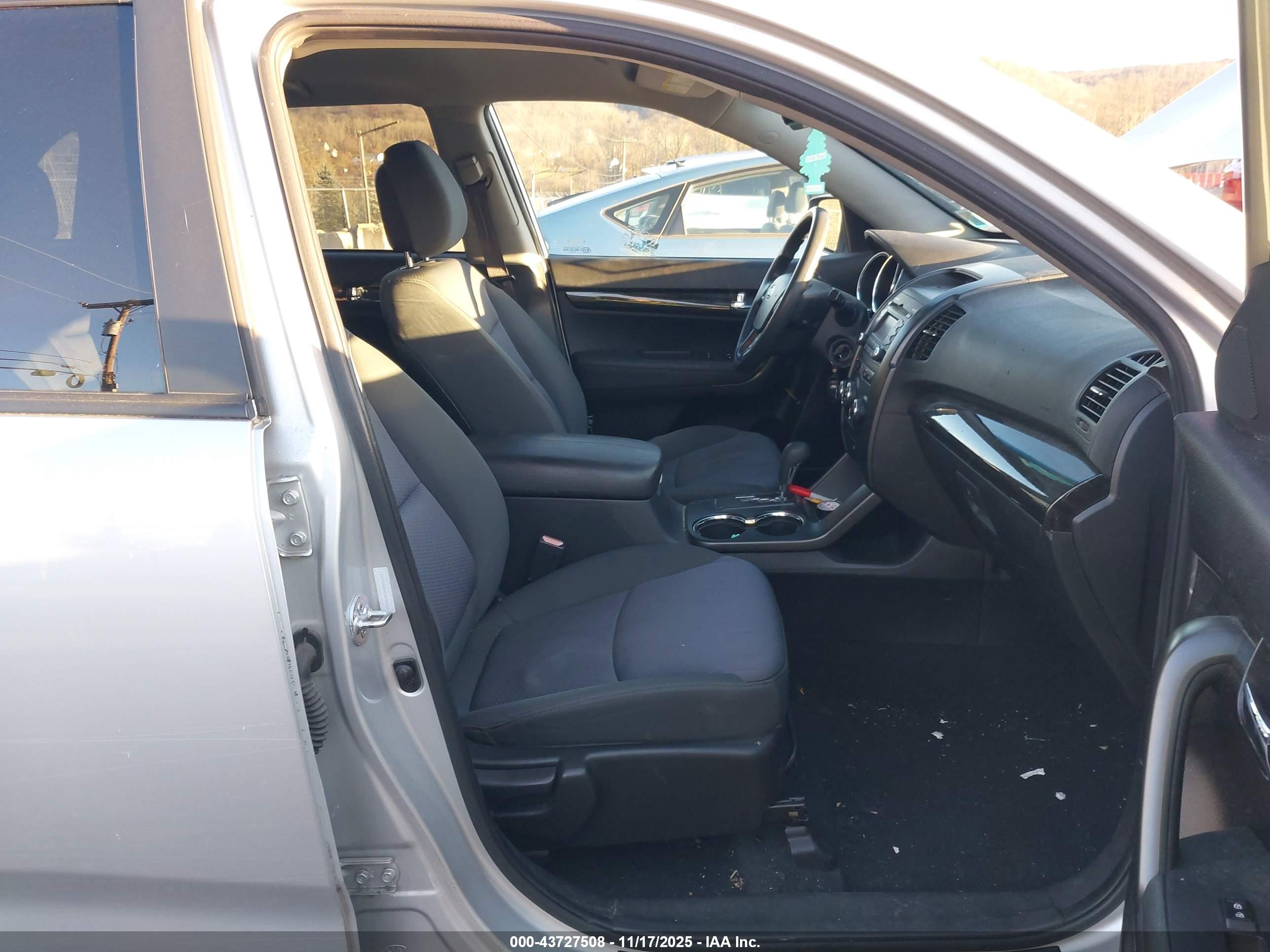KIA SORENTO image 5