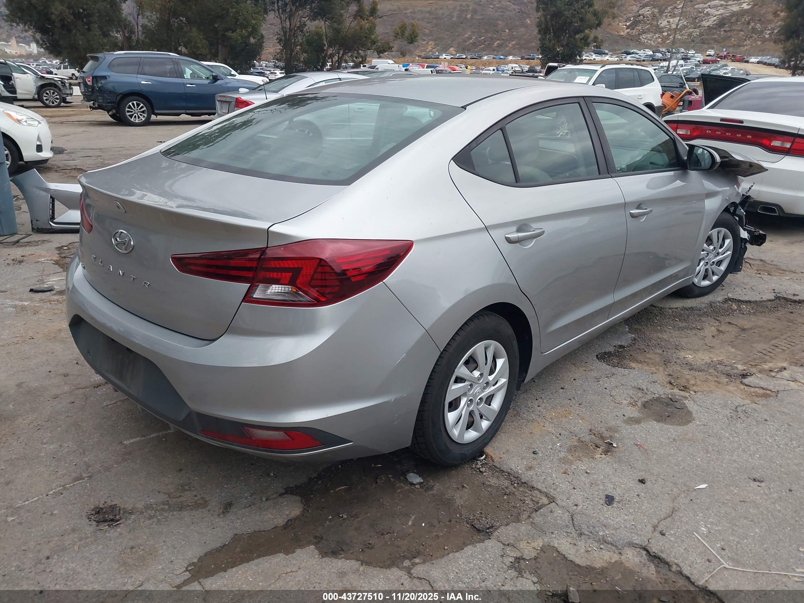 HYUNDAI ELANTRA image 4